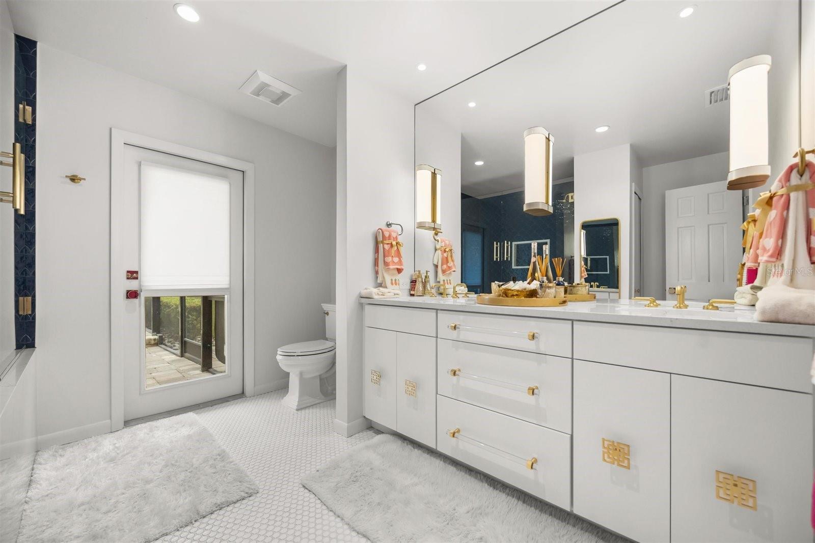 Listing photo id 26 for 800 Juanita Rael