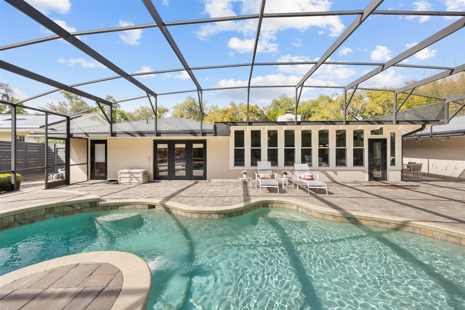 Listing photo id 2 for 800 Juanita Rael