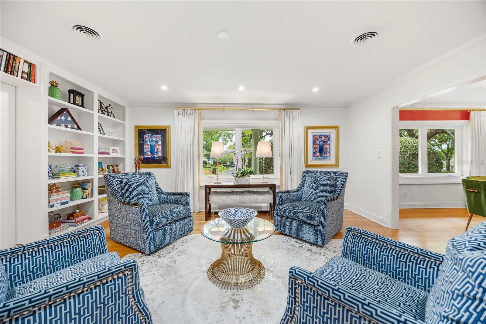 Listing photo id 5 for 800 Juanita Rael