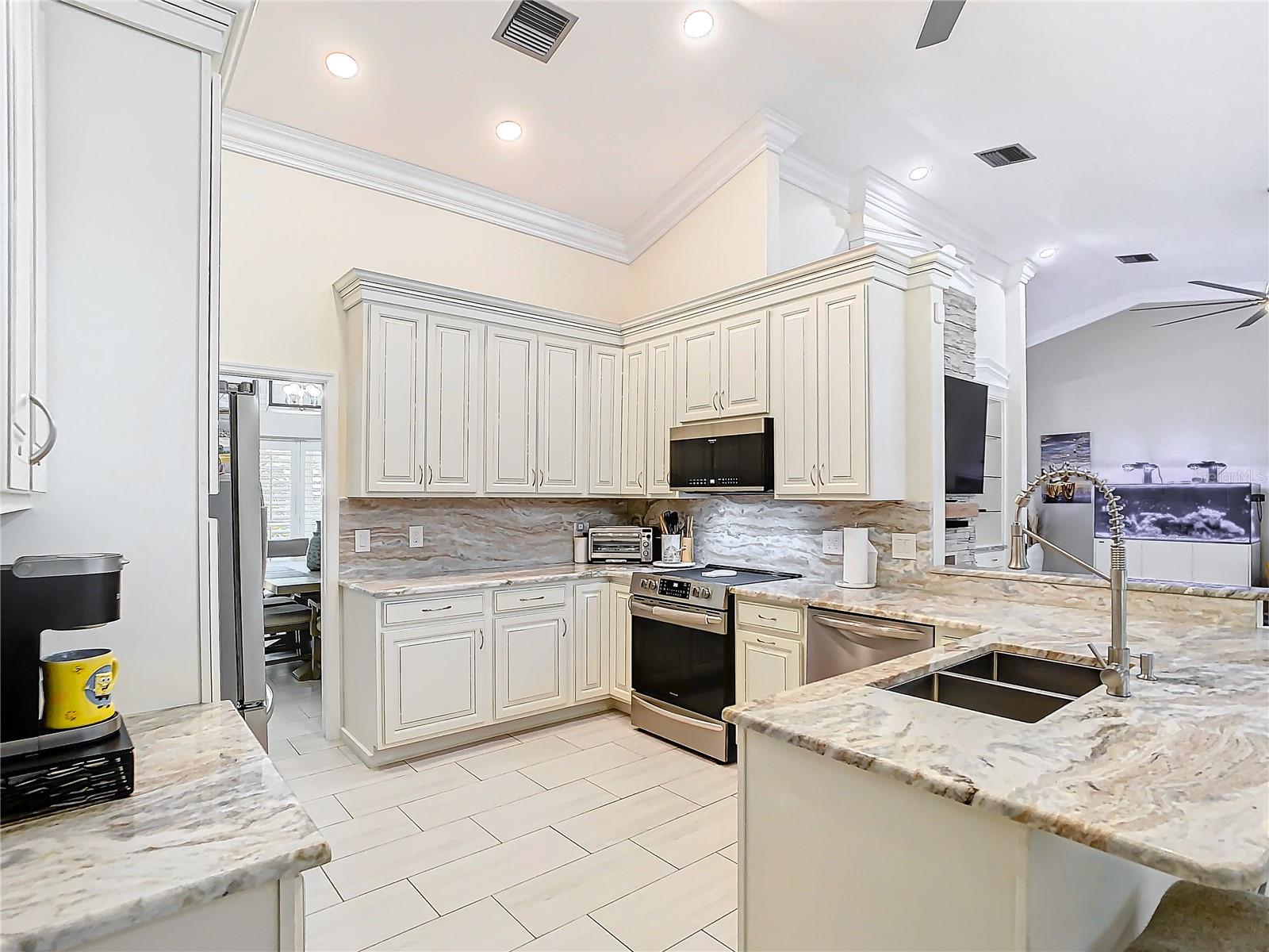 Image 19 of 93 For 8707 Fernwicke Court