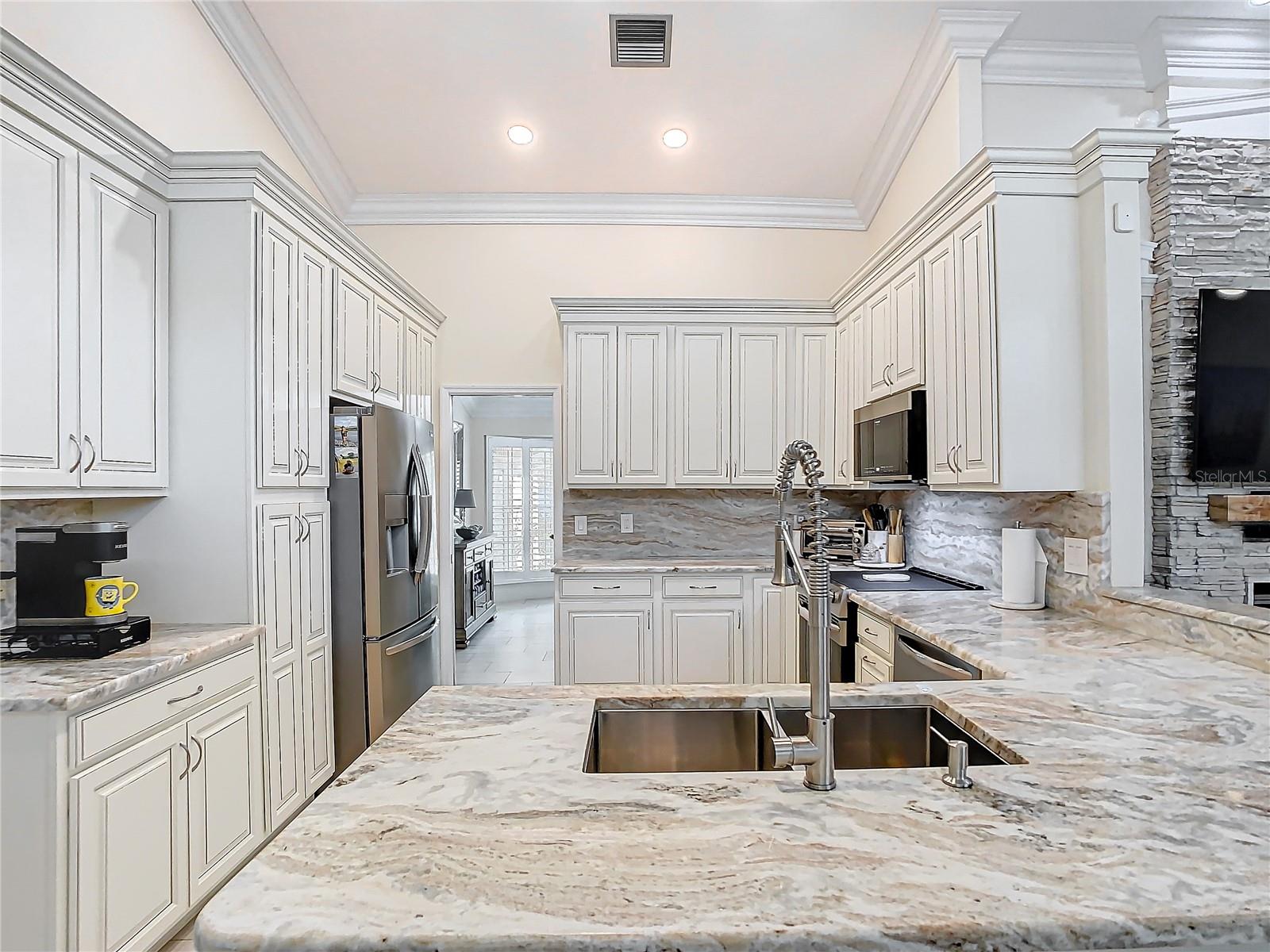 Image 20 of 93 For 8707 Fernwicke Court