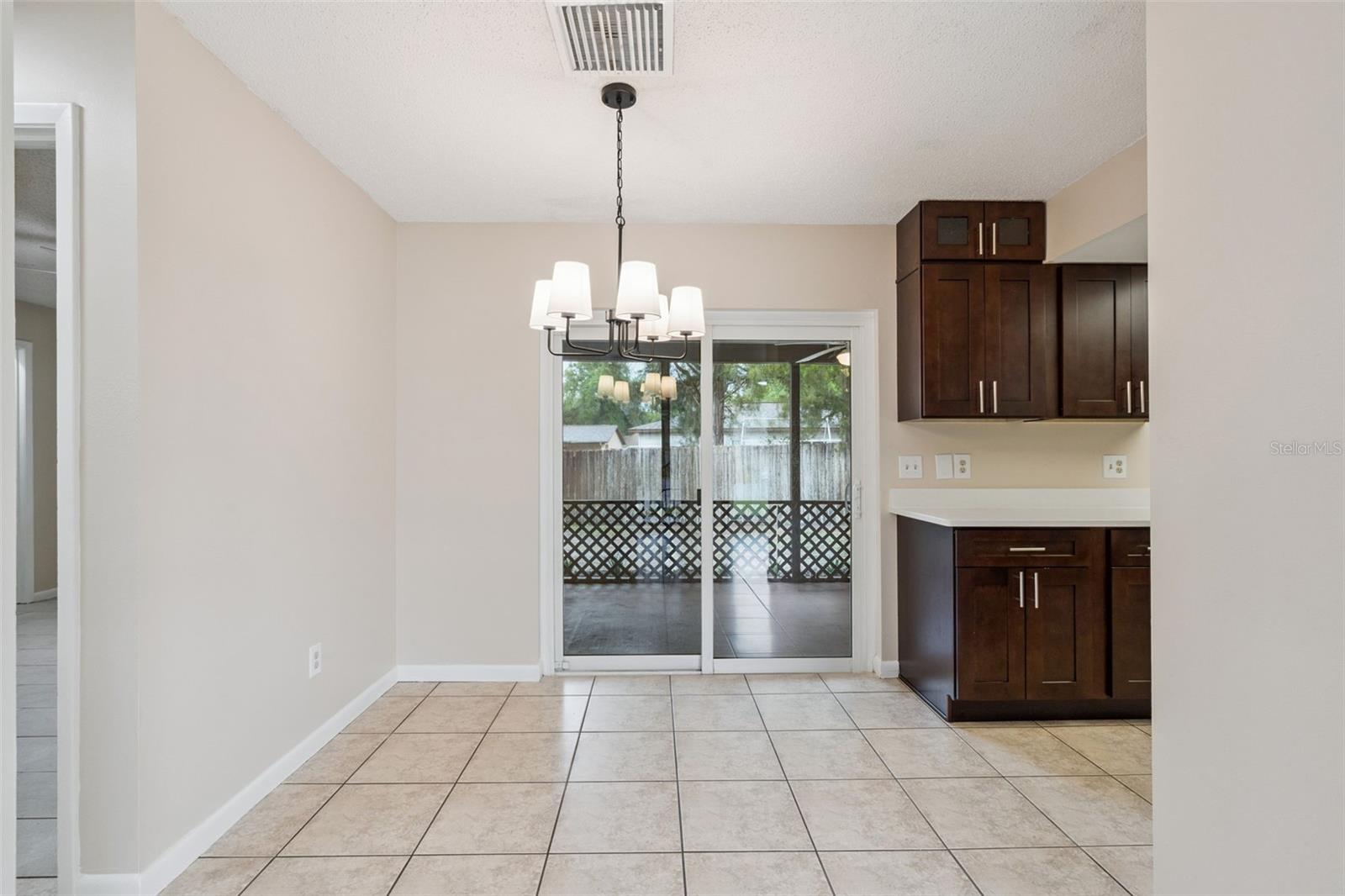 Listing photo id 8 for 2612 Martz Court