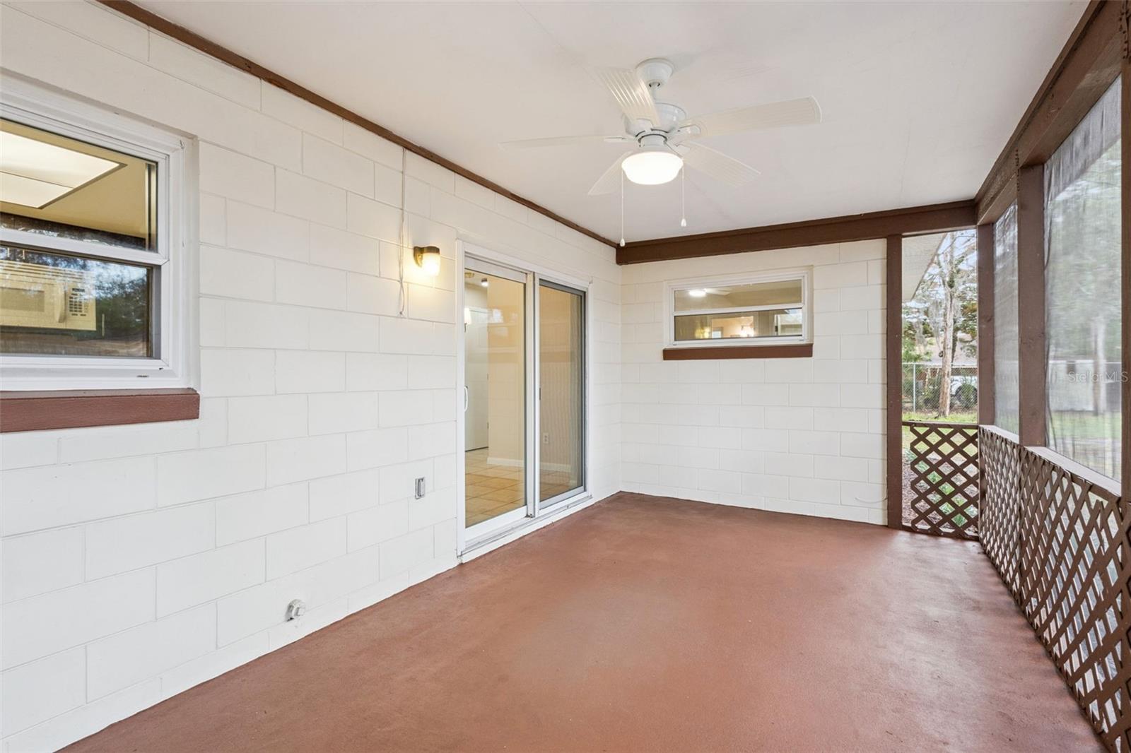 Listing photo id 16 for 2612 Martz Court