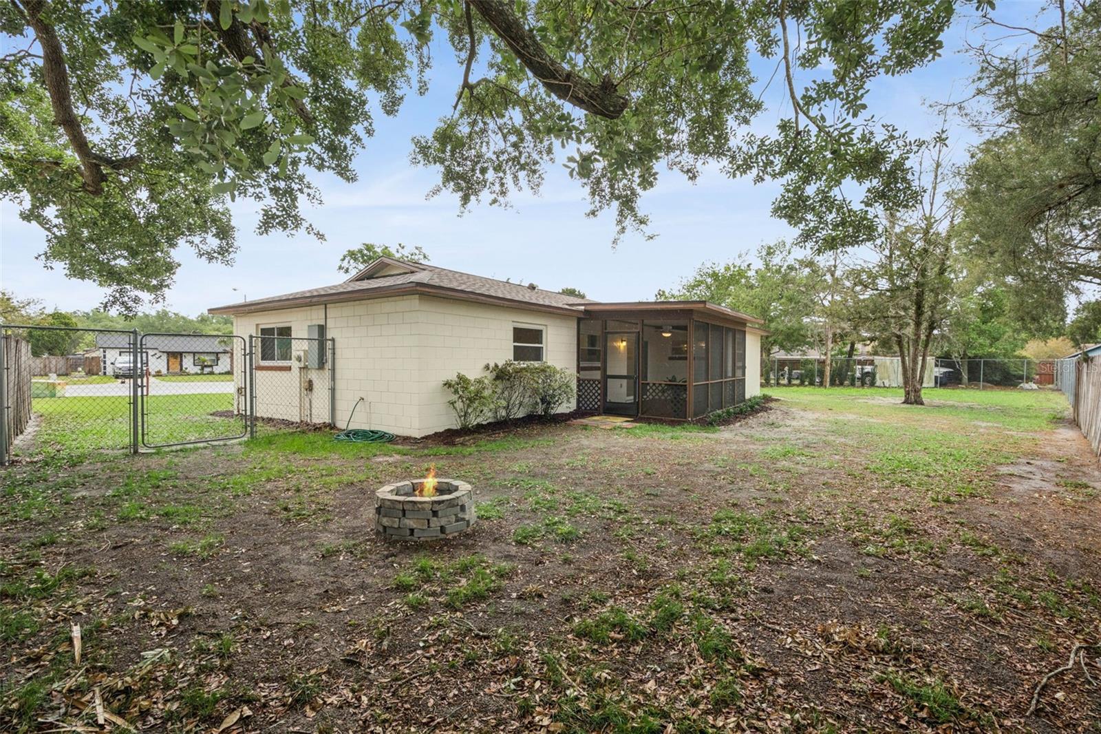 Listing photo id 18 for 2612 Martz Court