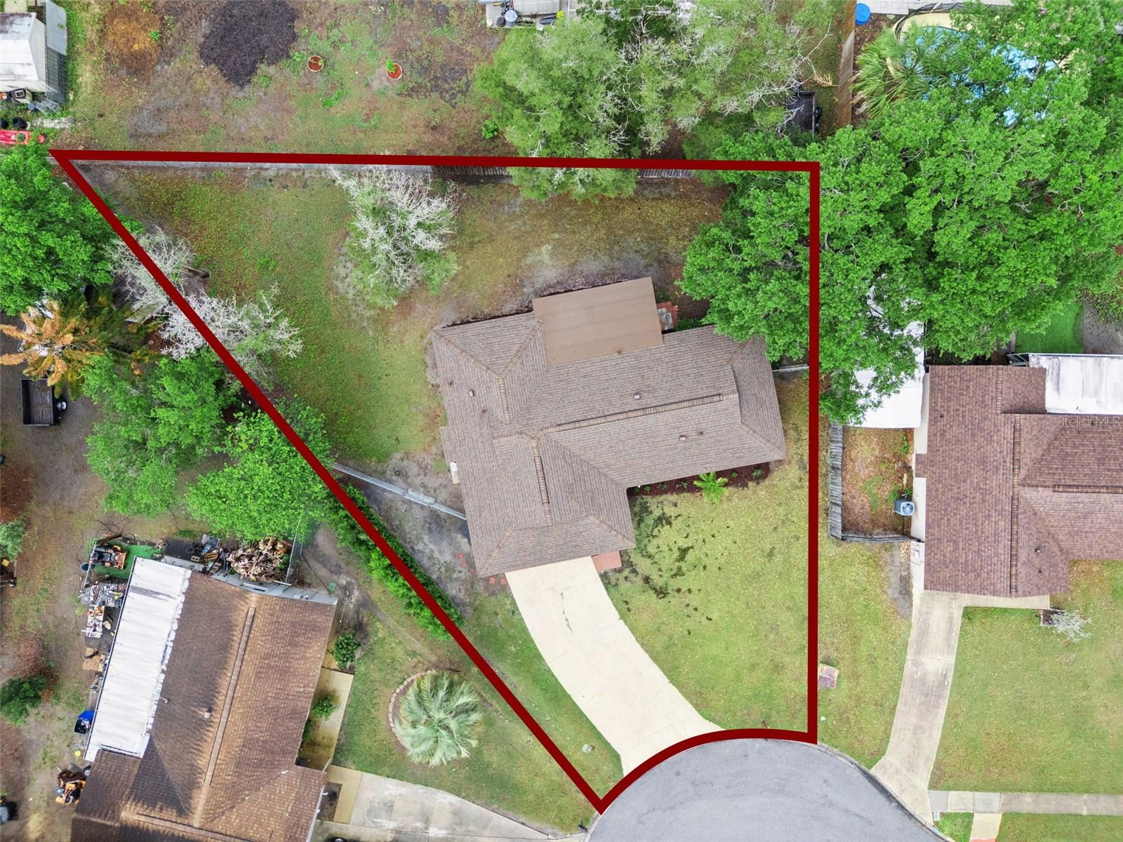 Listing photo id 21 for 2612 Martz Court