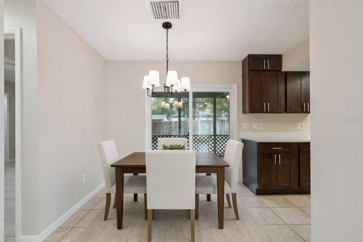 Listing photo id 1 for 2612 Martz Court