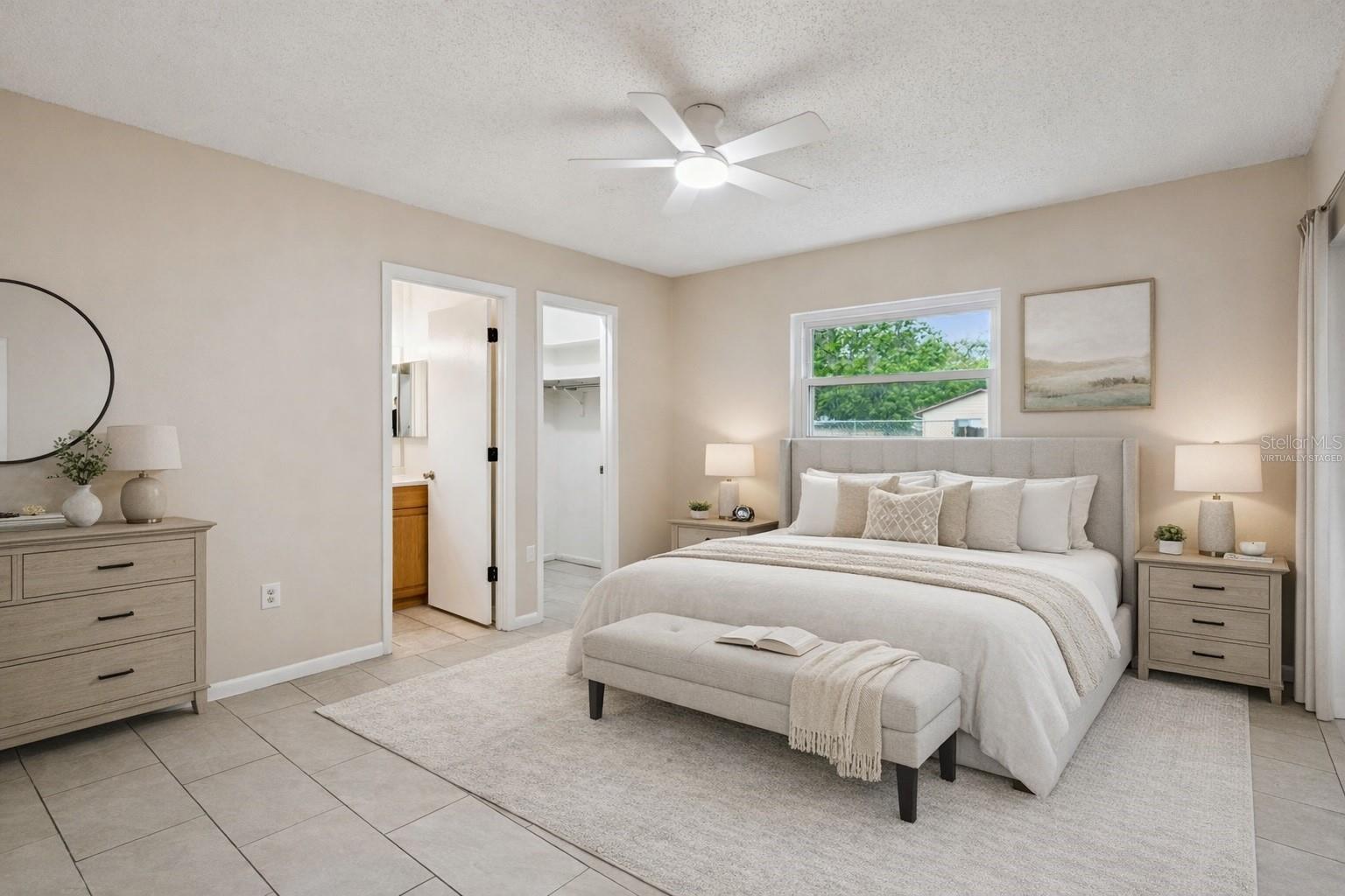 Listing photo id 2 for 2612 Martz Court