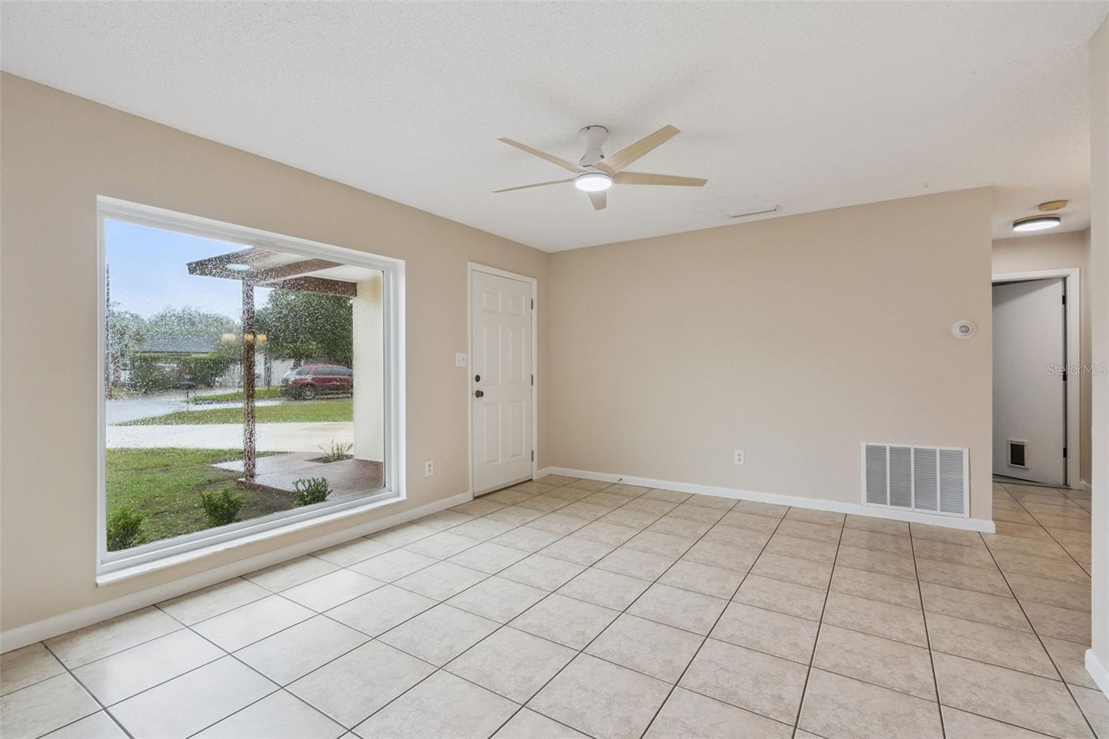 Listing photo id 4 for 2612 Martz Court