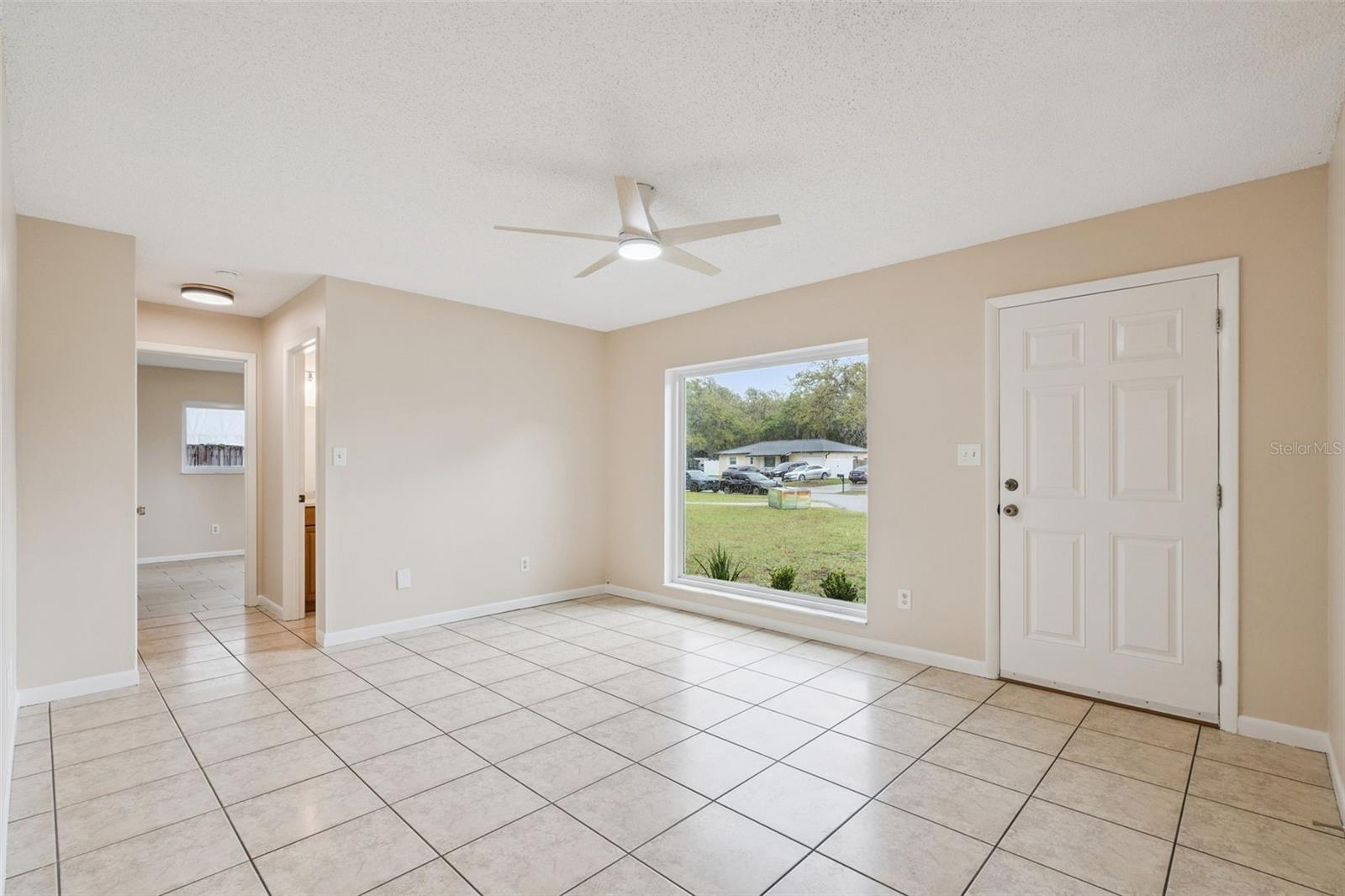 Listing photo id 5 for 2612 Martz Court