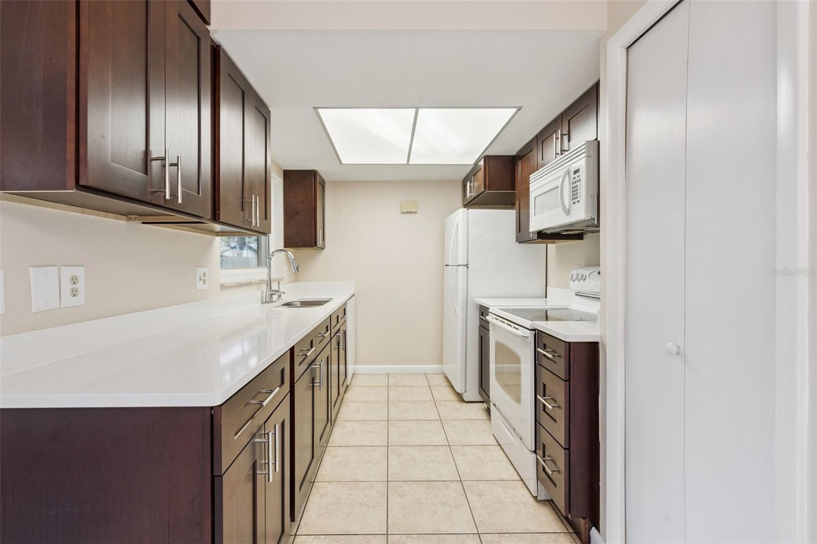 Listing photo id 6 for 2612 Martz Court