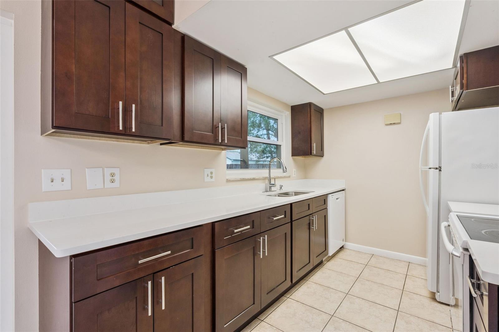 Listing photo id 7 for 2612 Martz Court