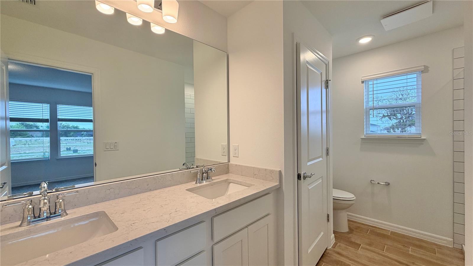 Image 21 of 29 For 11523 Harborview Street