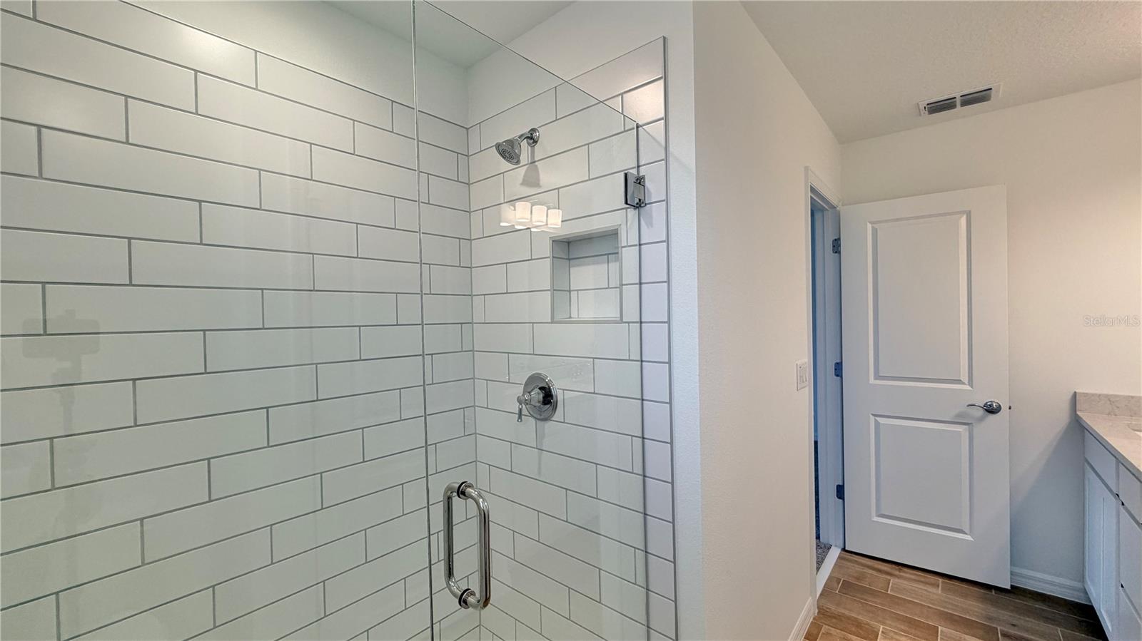 Image 22 of 29 For 11523 Harborview Street