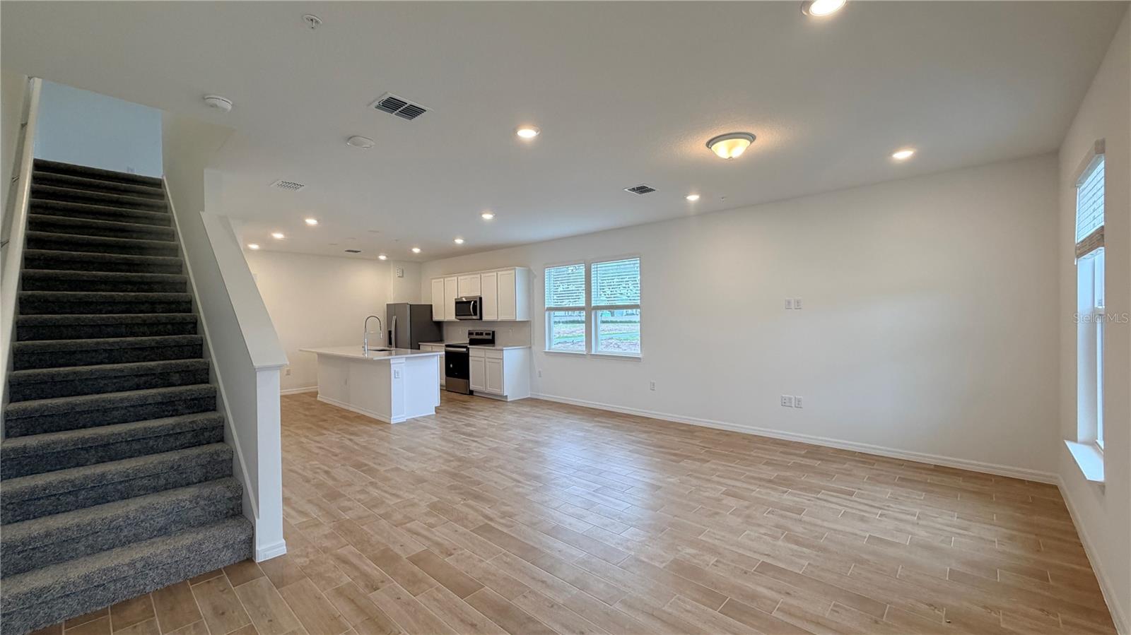 Image 3 of 29 For 11523 Harborview Street