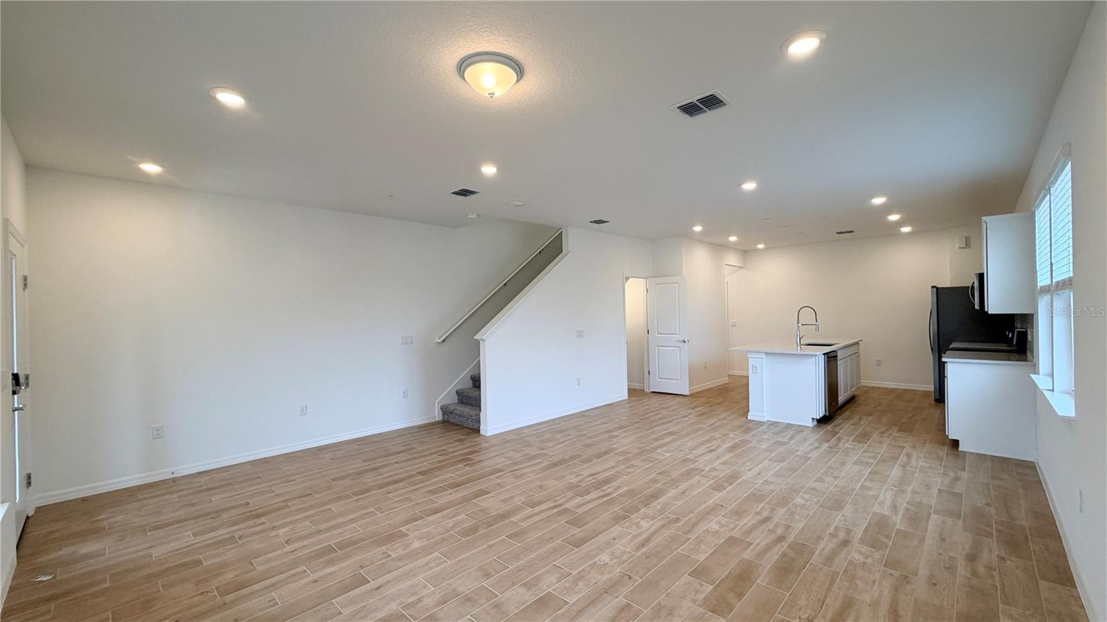 Image 4 of 29 For 11523 Harborview Street