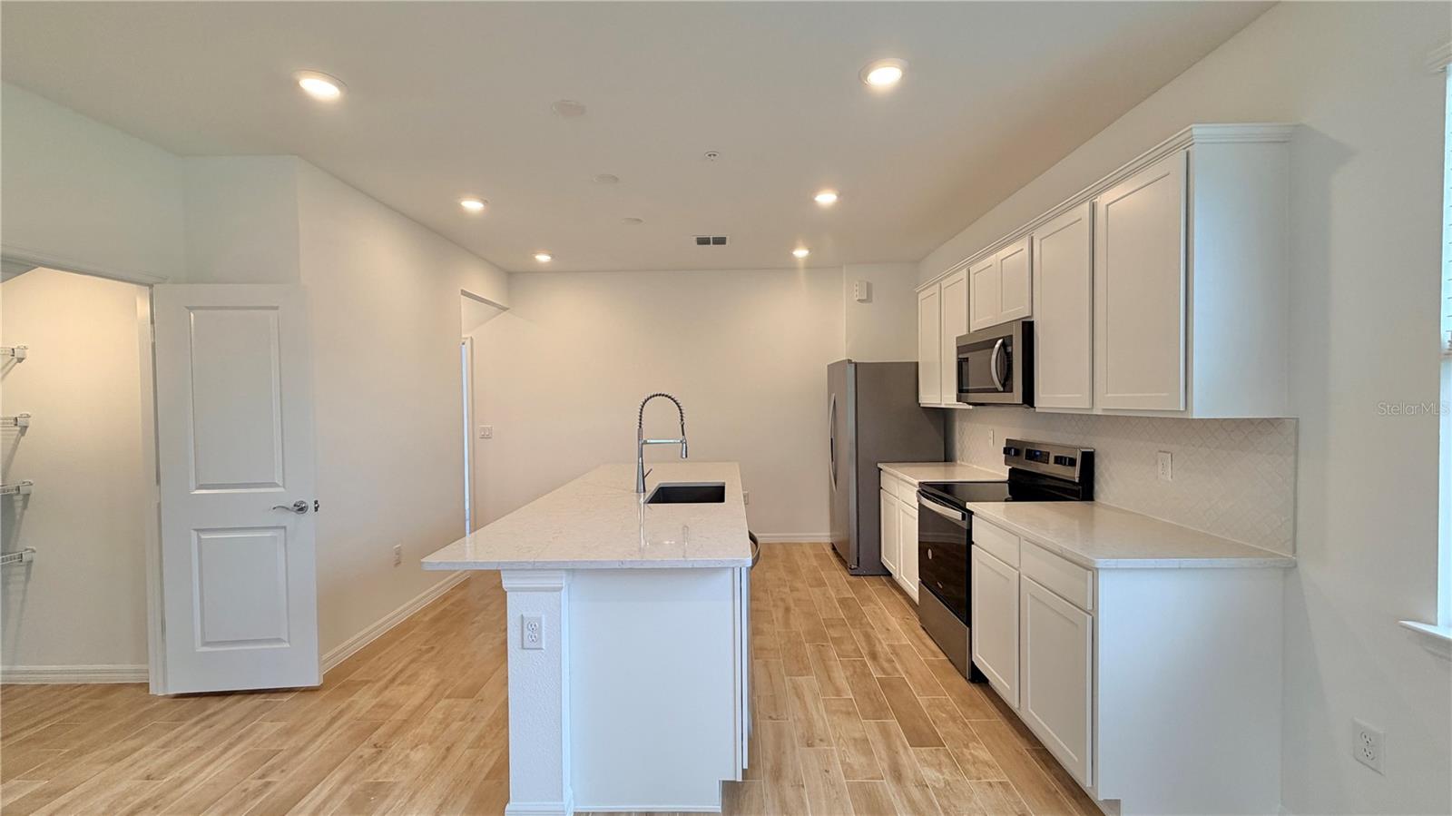 Image 5 of 29 For 11523 Harborview Street