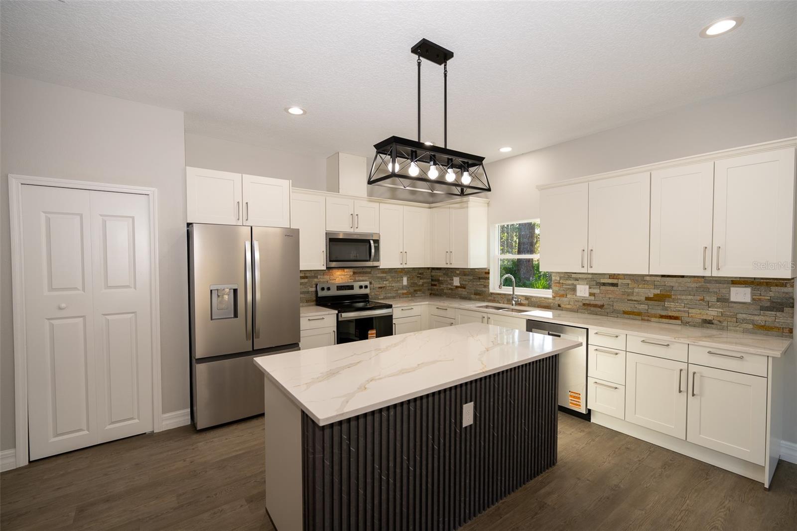 Image 16 of 51 For 2390 9th Ave