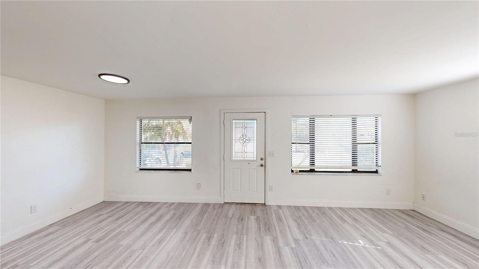 Image 3 of 23 For 4900 Elese Street