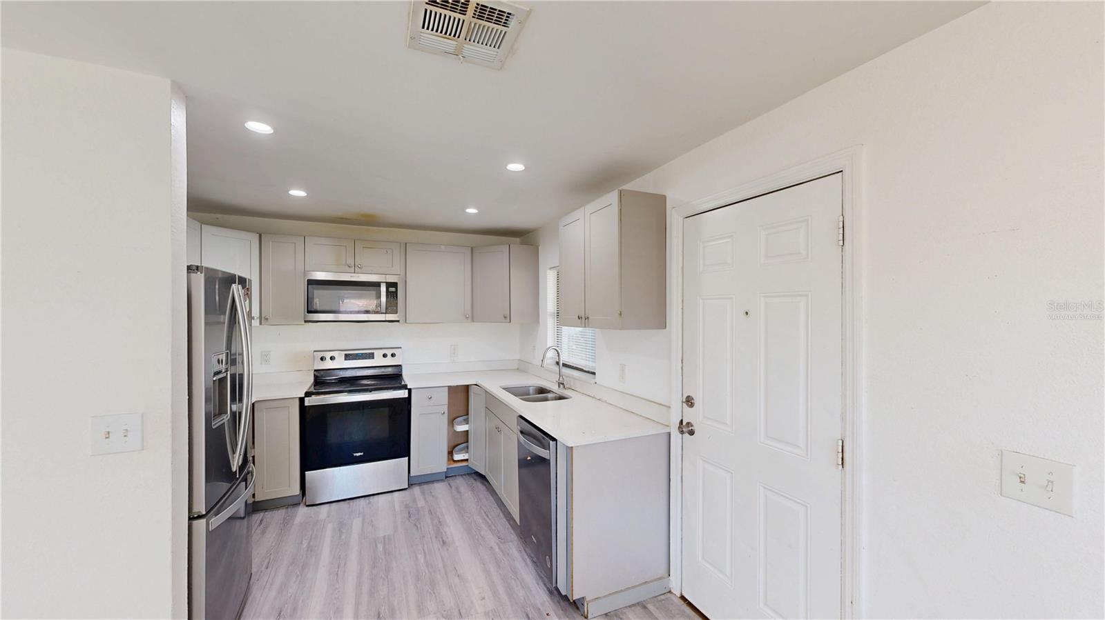 Image 4 of 23 For 4900 Elese Street