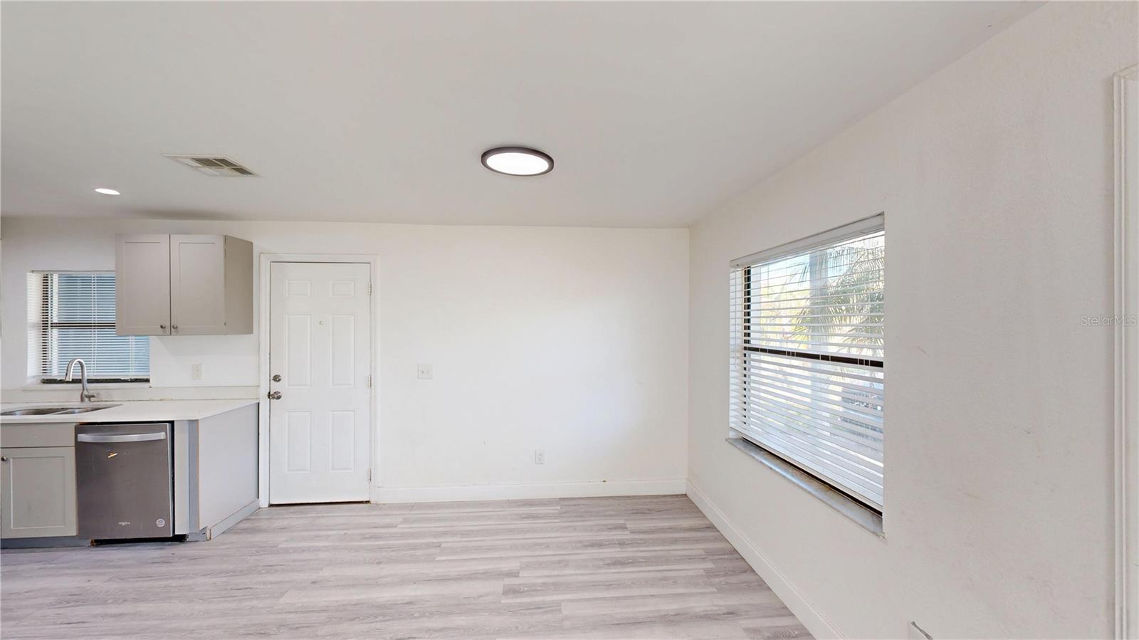 Image 7 of 23 For 4900 Elese Street