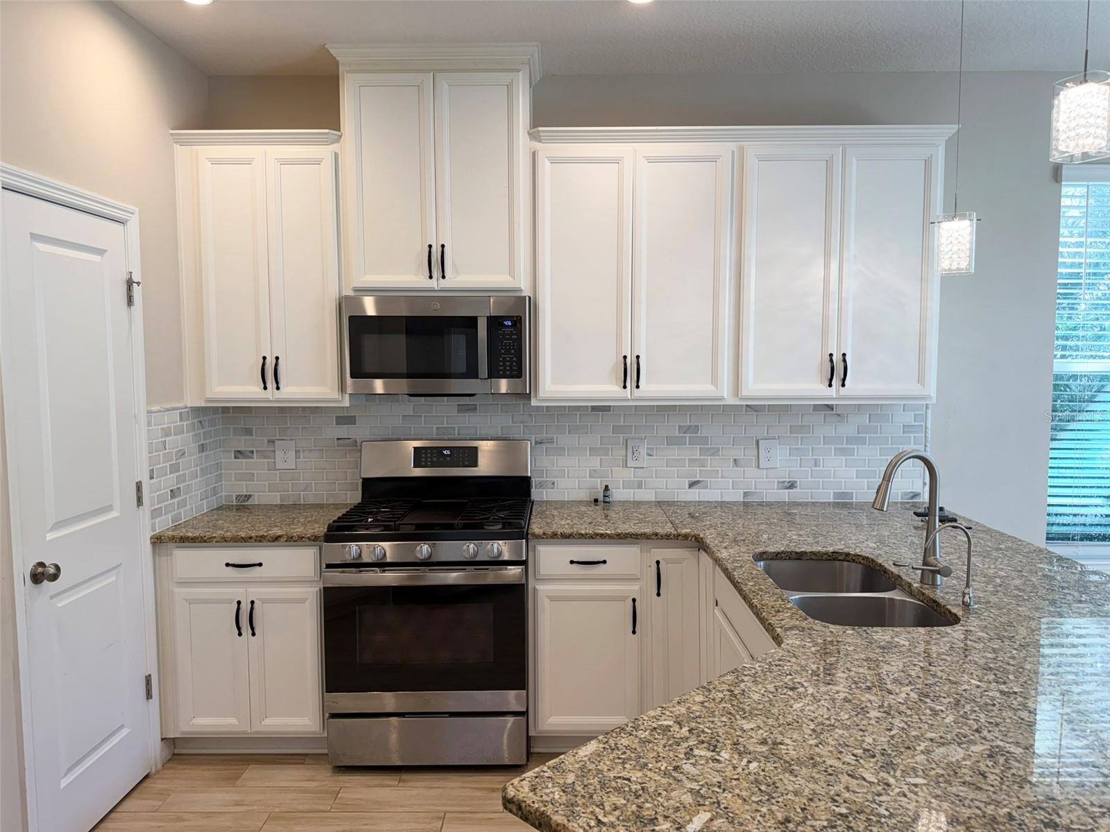 Image 5 of 27 For 2601 Pinnacle Lane