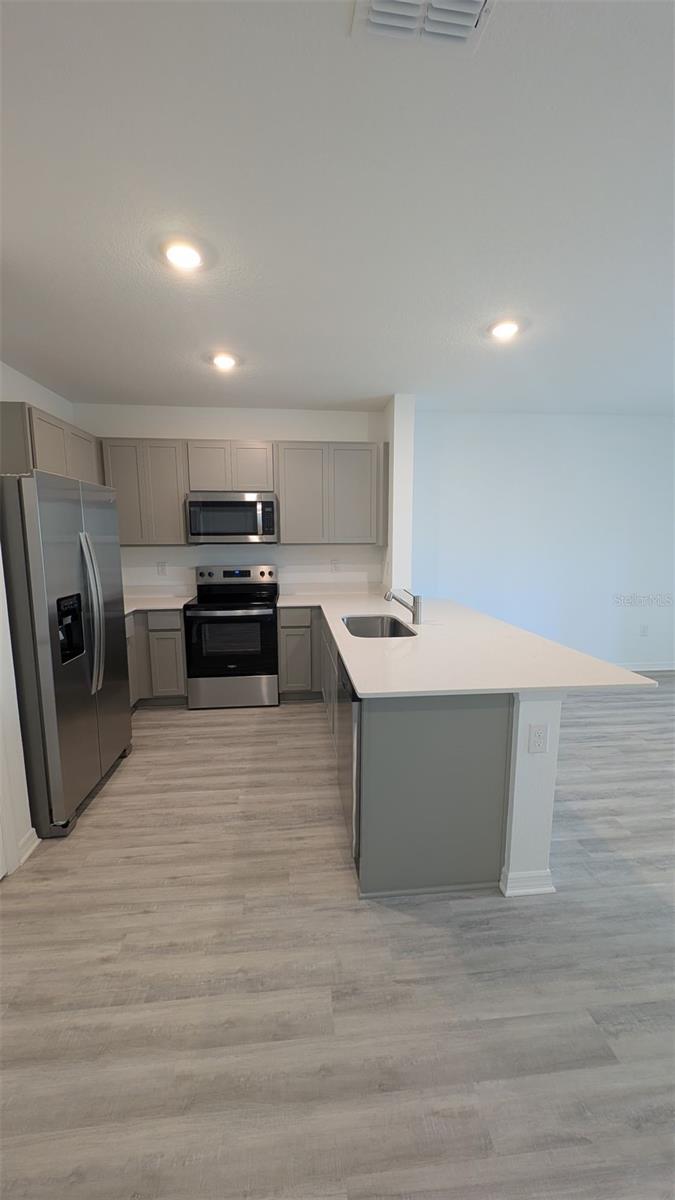 Image 2 of 7 For 2947 Canary Avenue