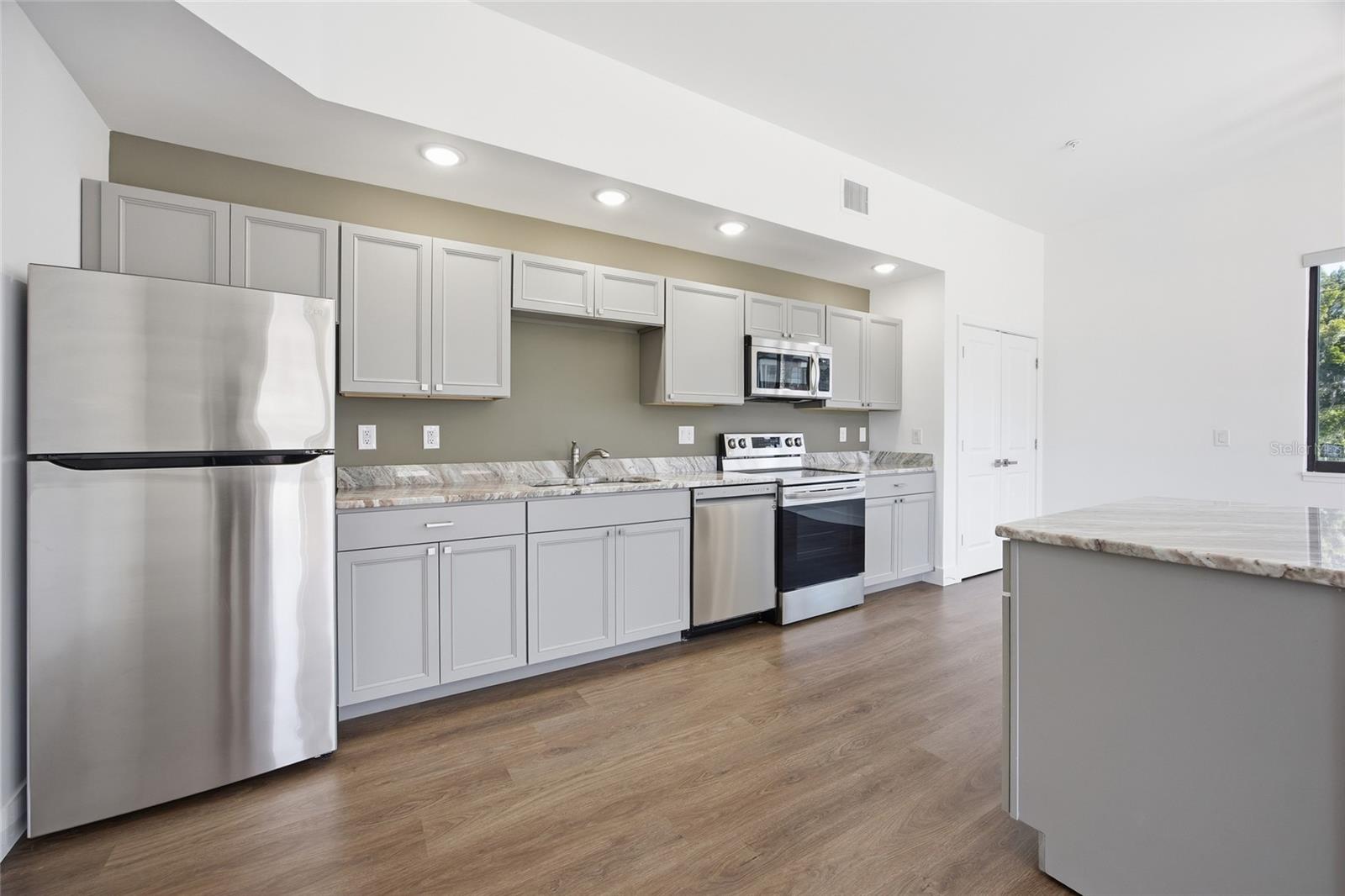 Image 4 of 23 For 100 Dewey Street