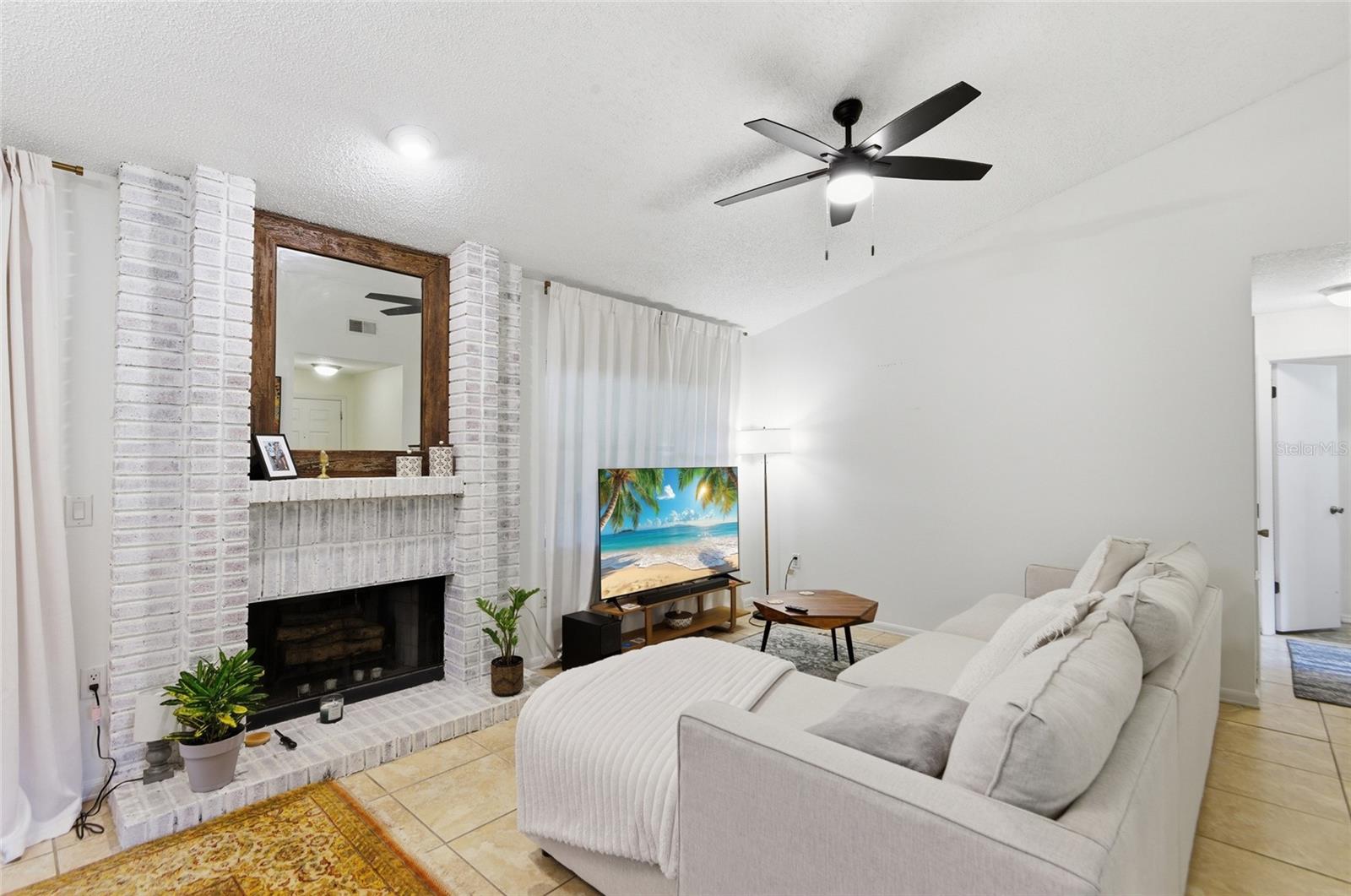 Image 4 of 27 For 328 Bayside Avenue