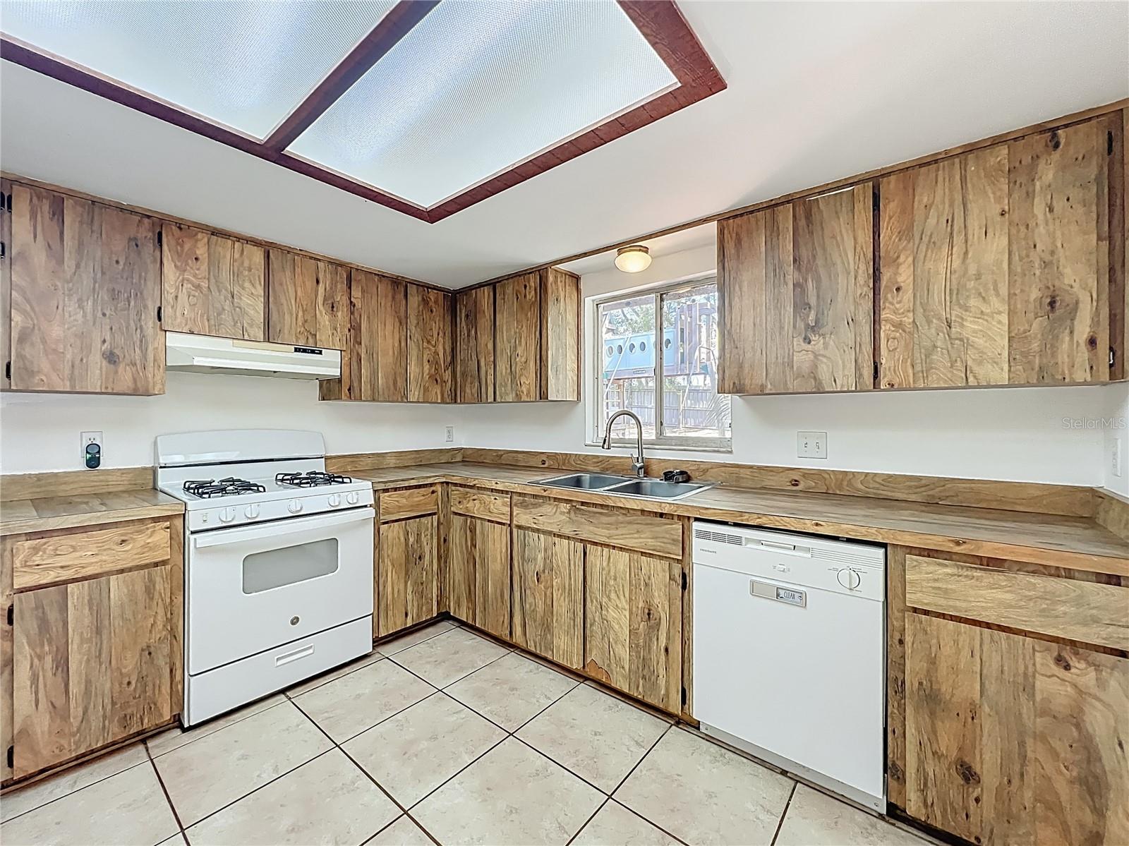 Image 13 of 46 For 328 Shadow Oak Drive