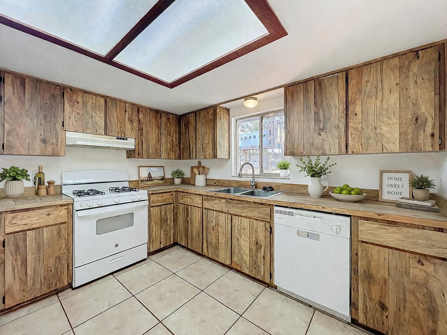 Image 14 of 46 For 328 Shadow Oak Drive