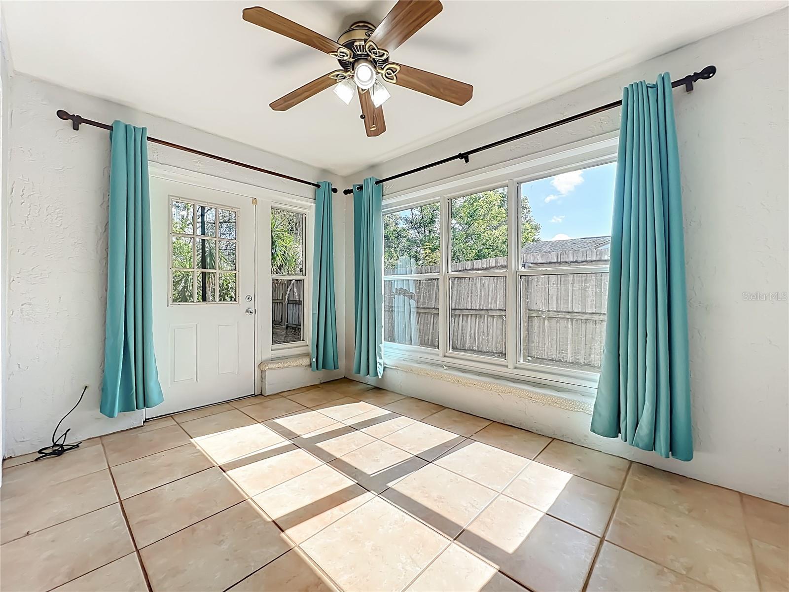 Image 15 of 46 For 328 Shadow Oak Drive