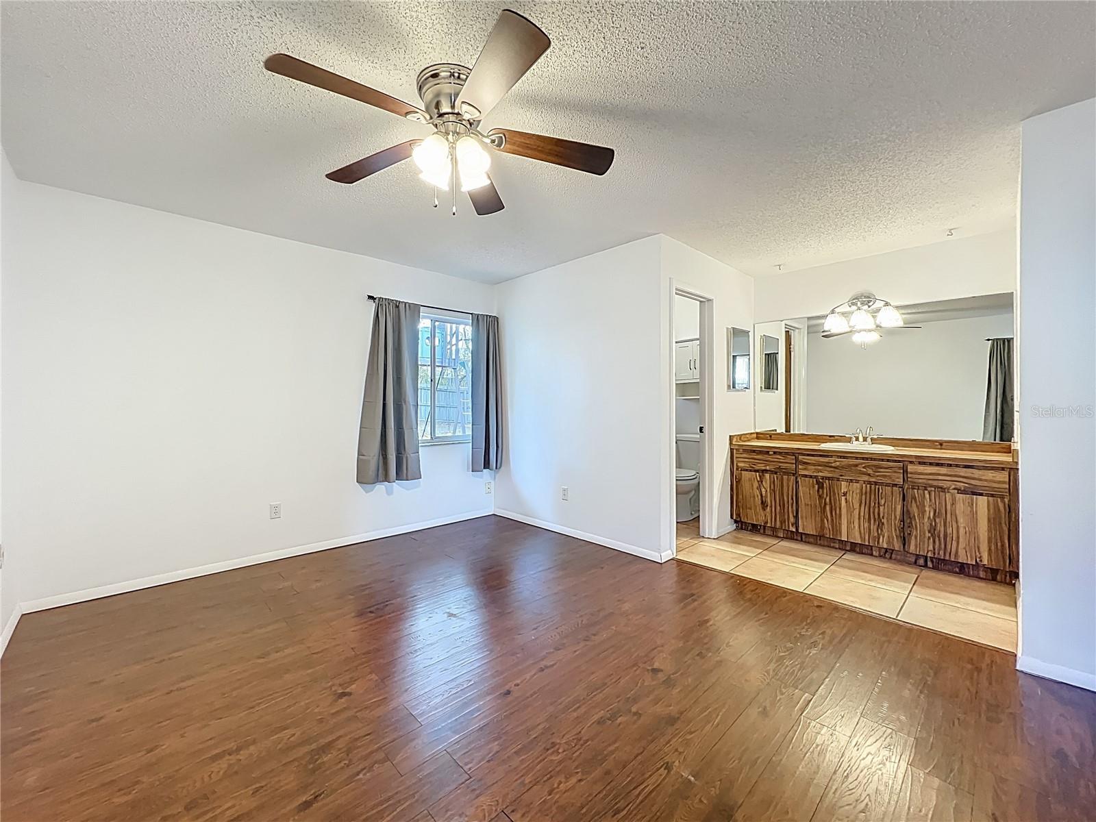 Image 21 of 46 For 328 Shadow Oak Drive