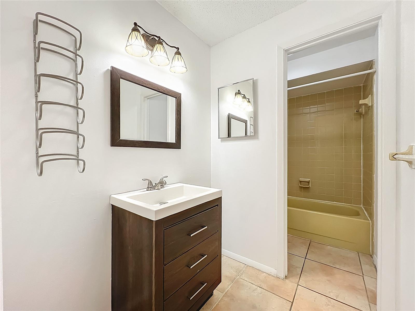 Image 28 of 46 For 328 Shadow Oak Drive