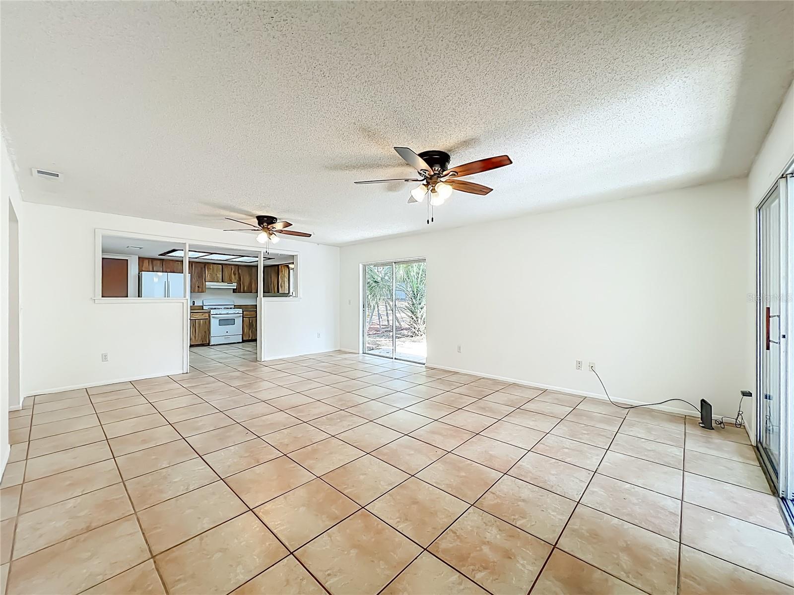 Image 7 of 46 For 328 Shadow Oak Drive