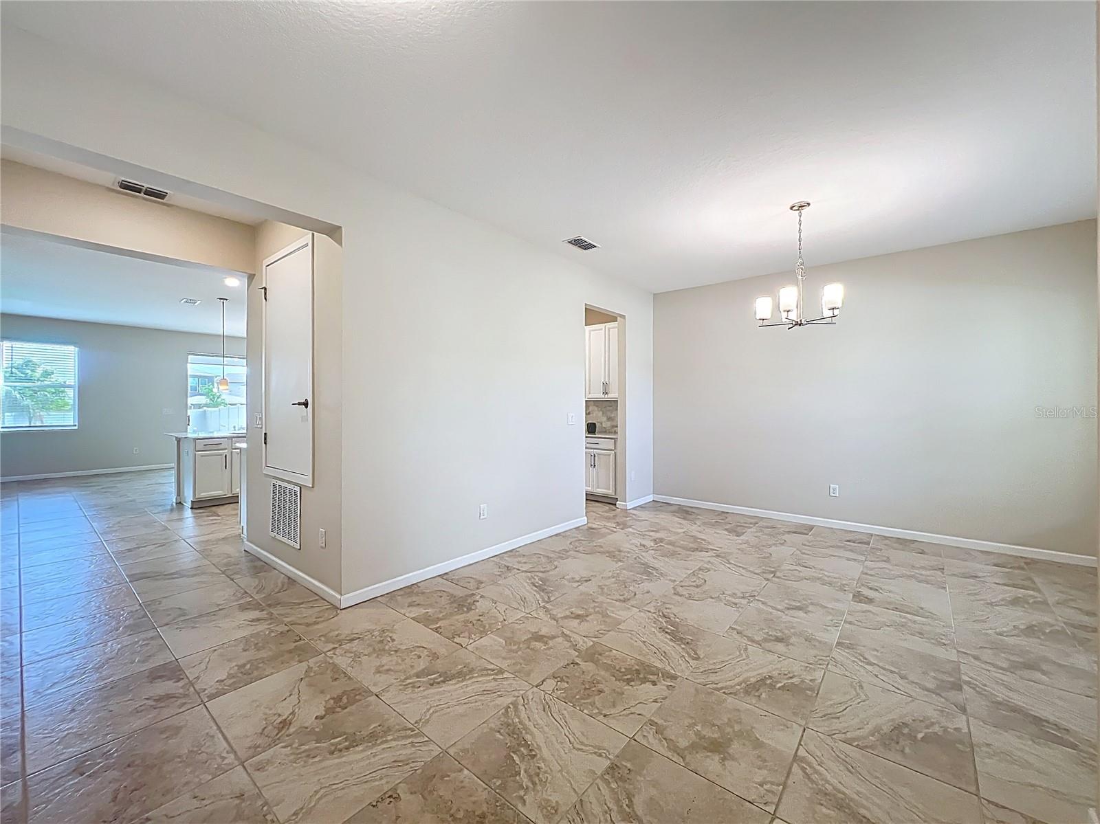 Image 6 of 51 For 1740 Black Maple Place