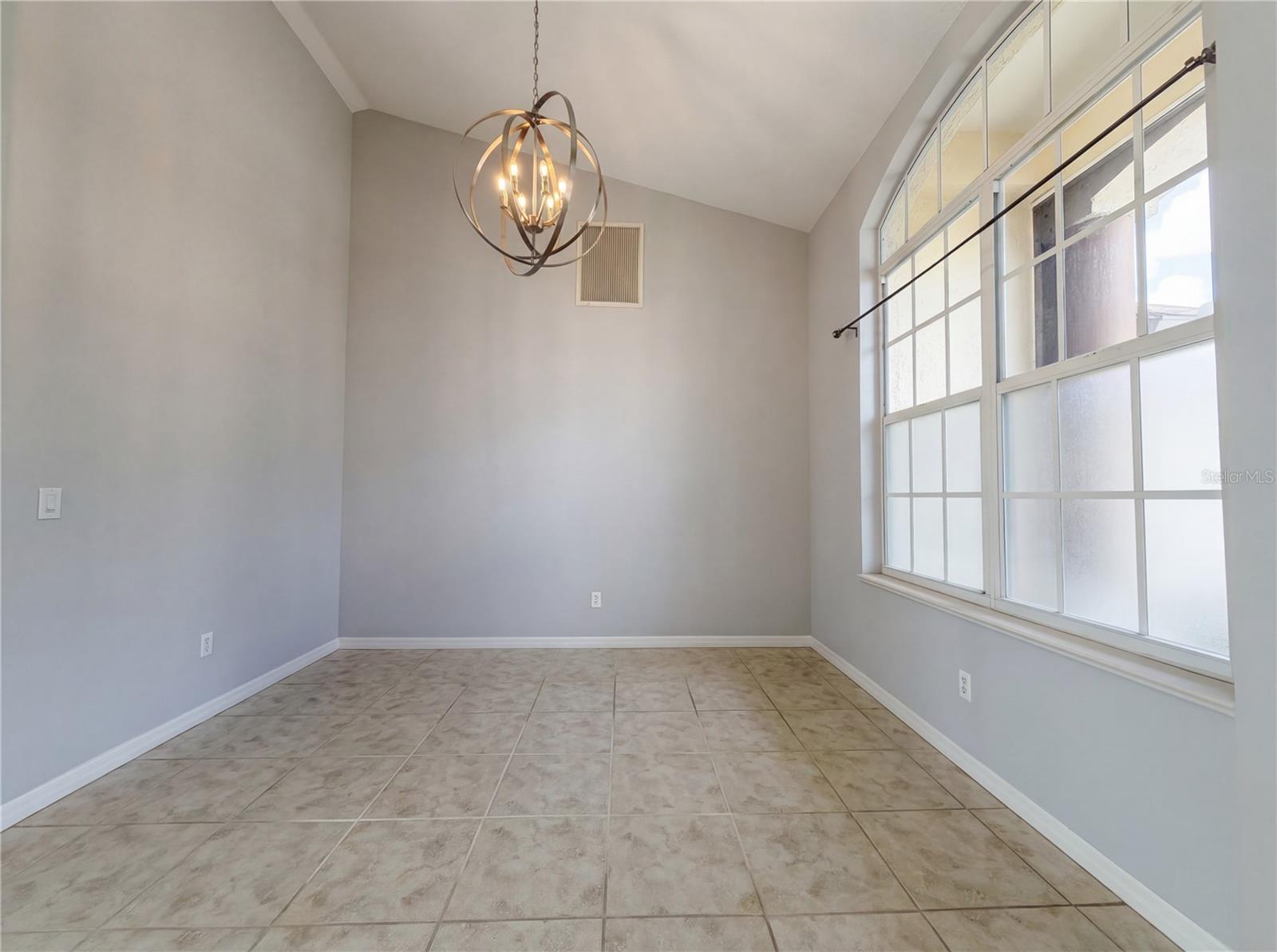 Image 10 of 32 For 12567 Pembroke Circle N