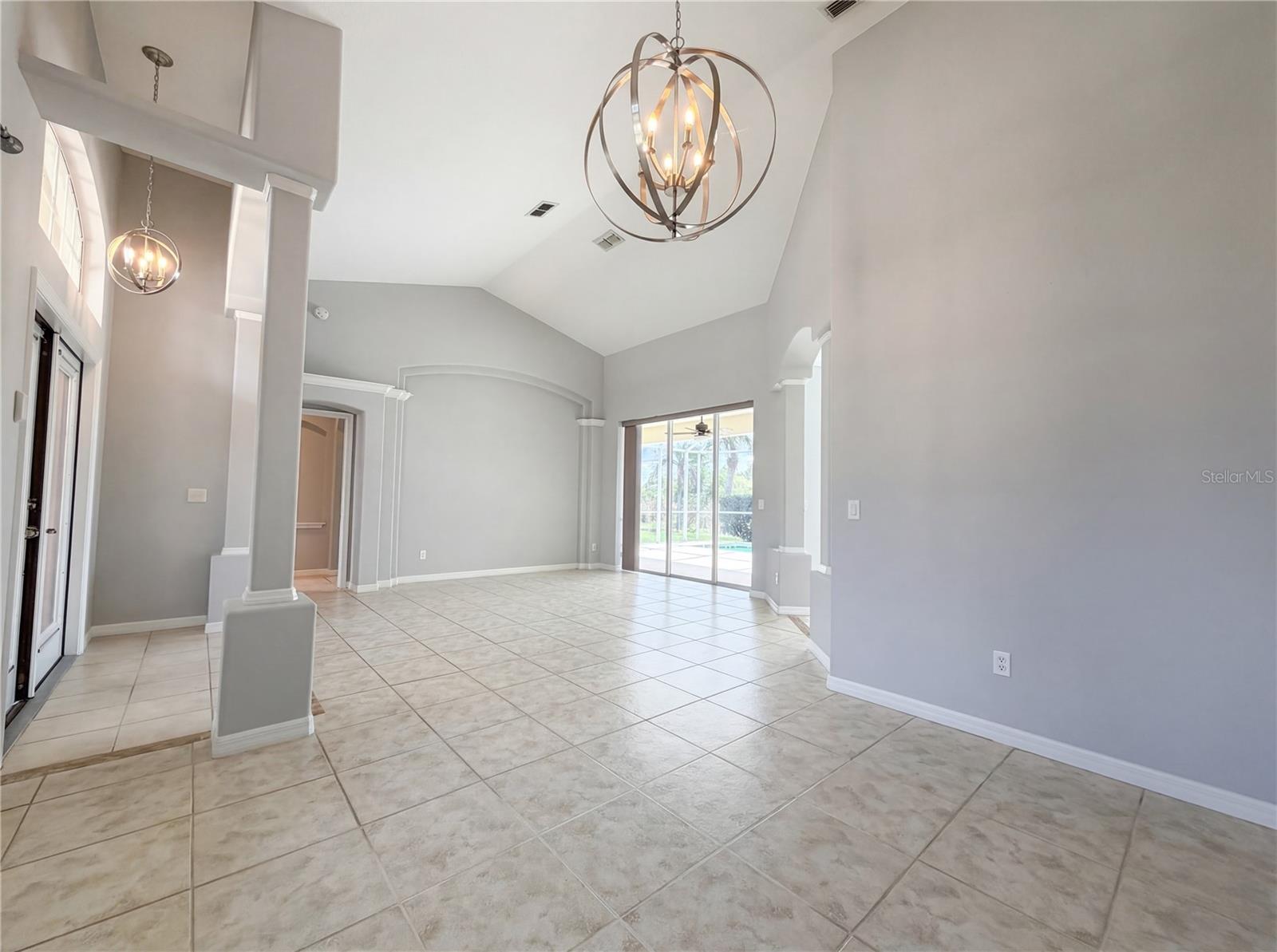 Image 11 of 32 For 12567 Pembroke Circle N