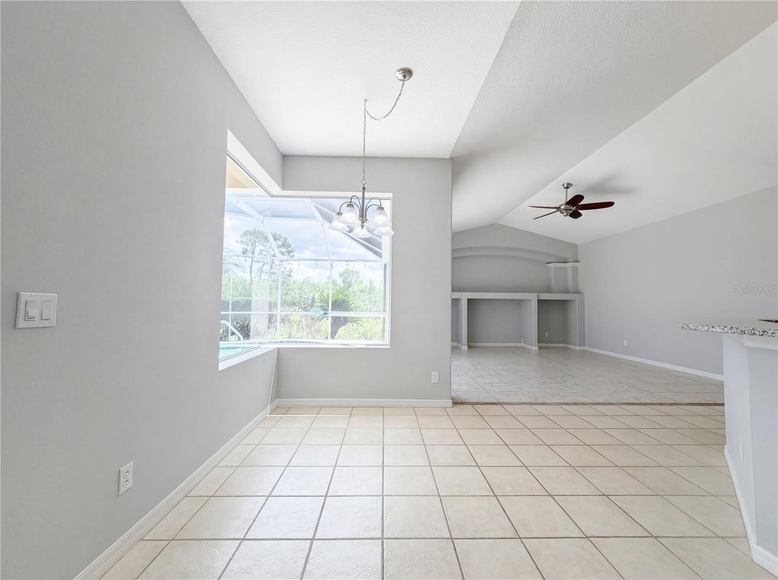 Image 12 of 32 For 12567 Pembroke Circle N