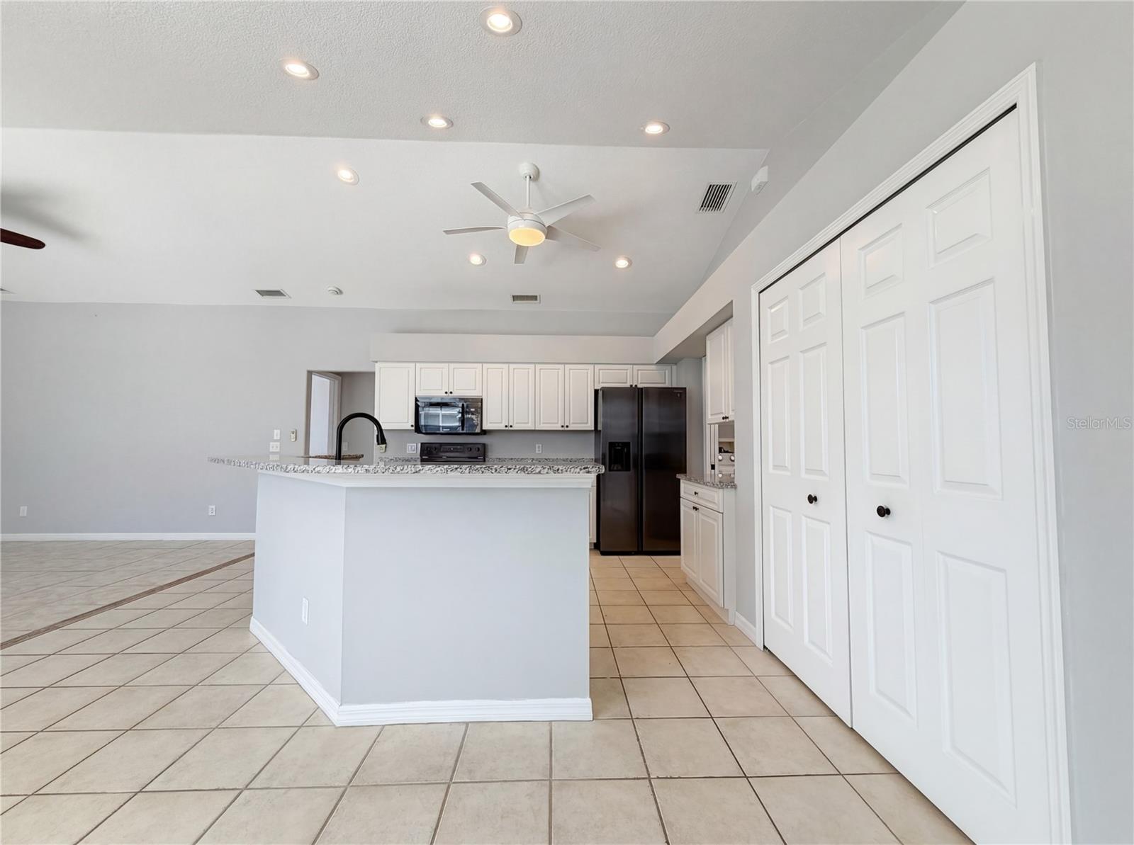 Image 13 of 32 For 12567 Pembroke Circle N