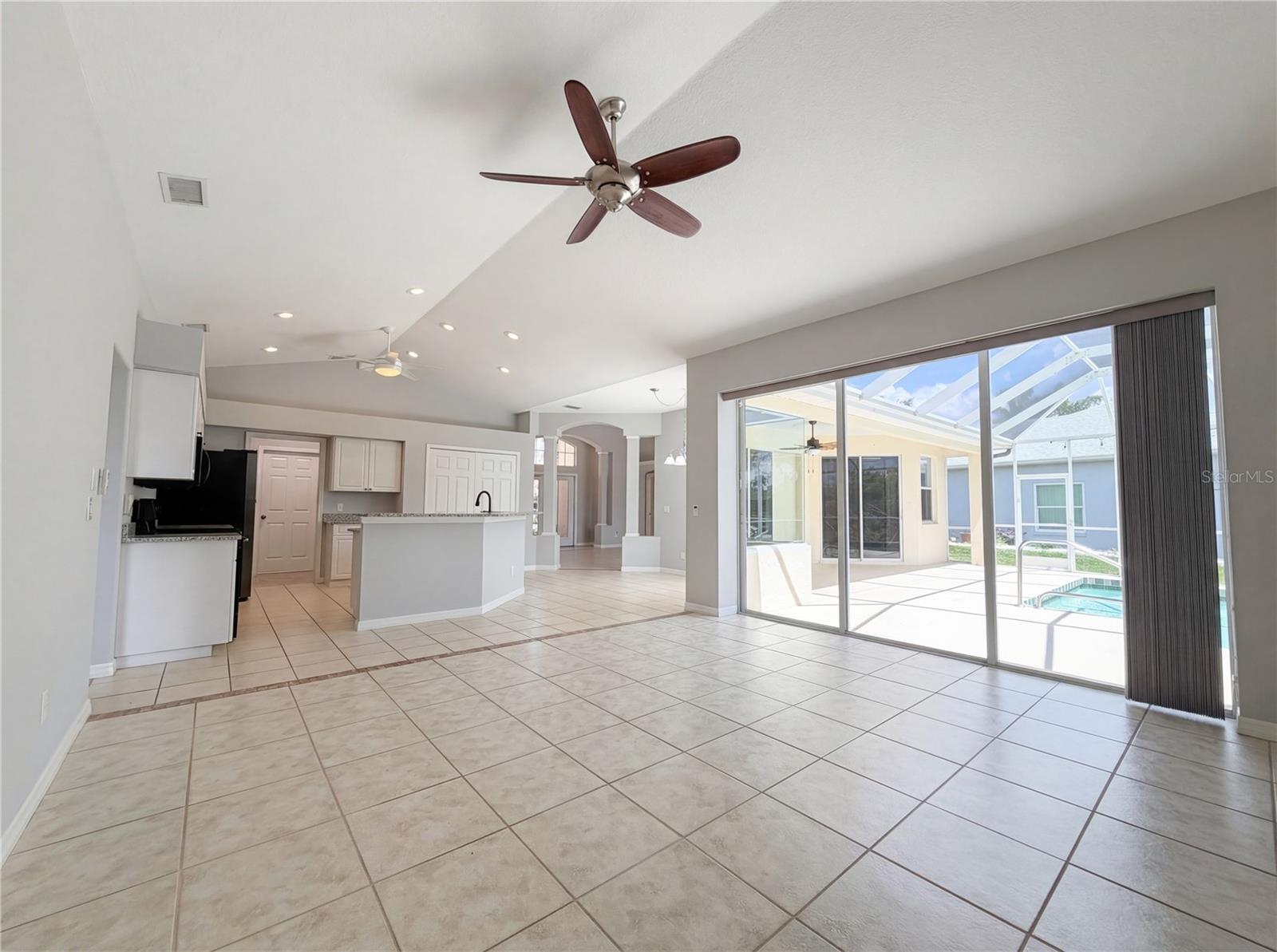 Image 14 of 32 For 12567 Pembroke Circle N