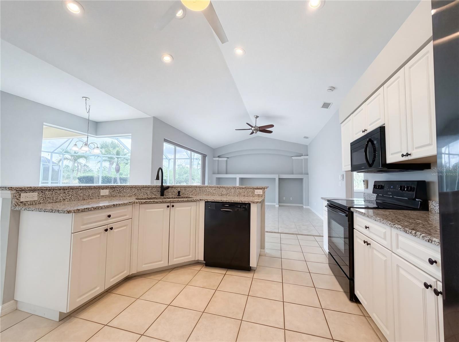 Image 2 of 32 For 12567 Pembroke Circle N