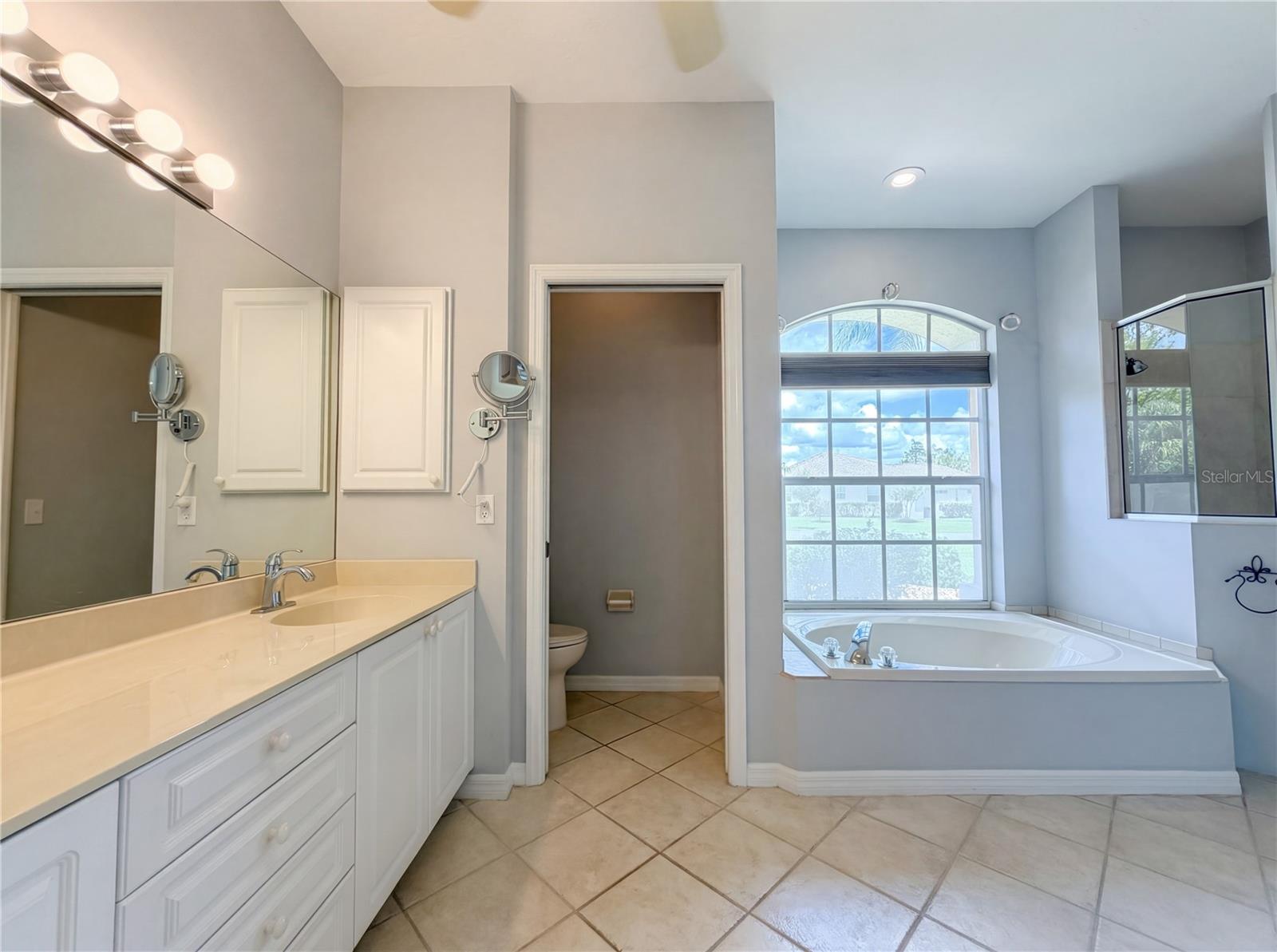 Image 23 of 32 For 12567 Pembroke Circle N