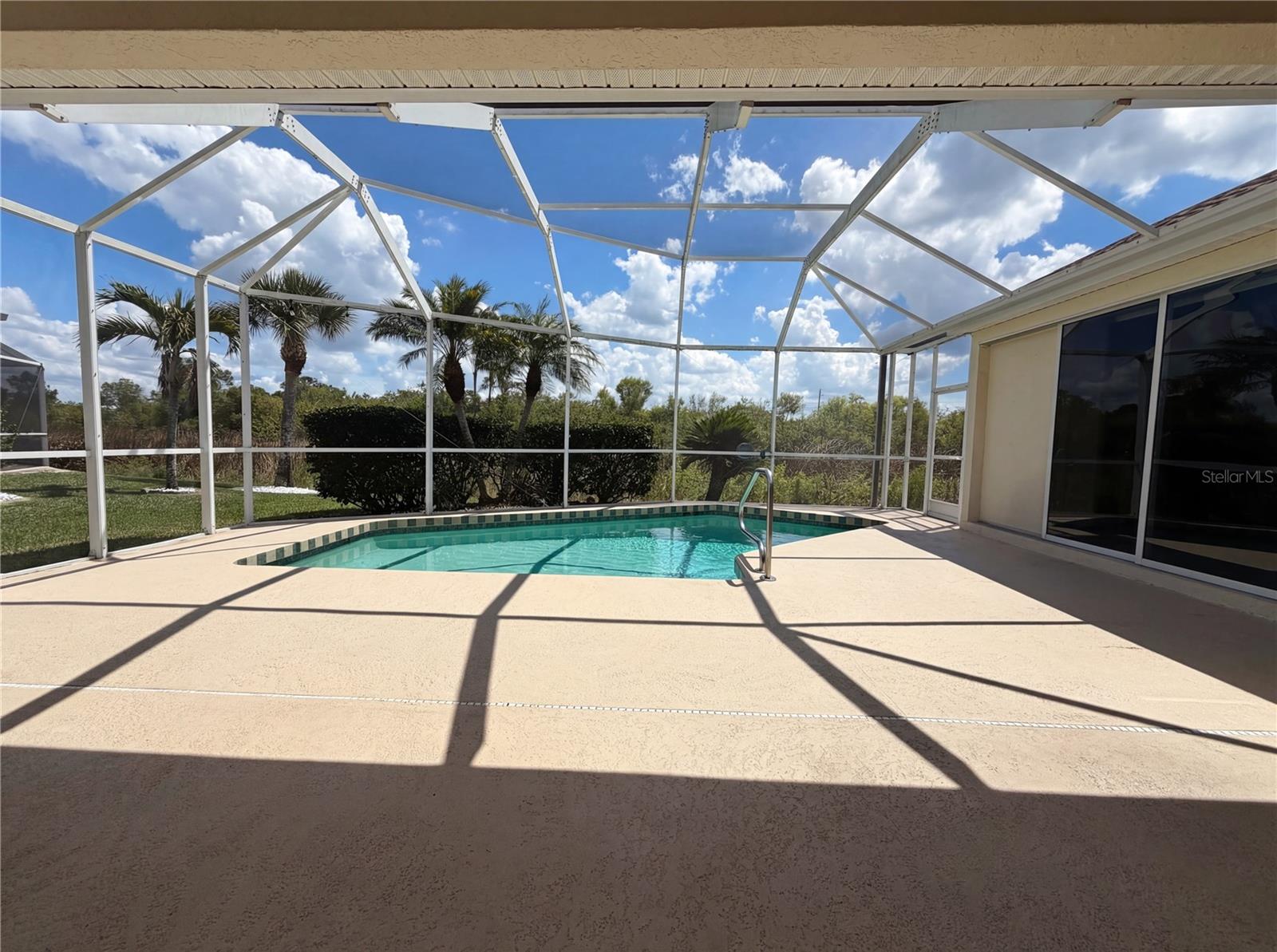 Image 26 of 32 For 12567 Pembroke Circle N