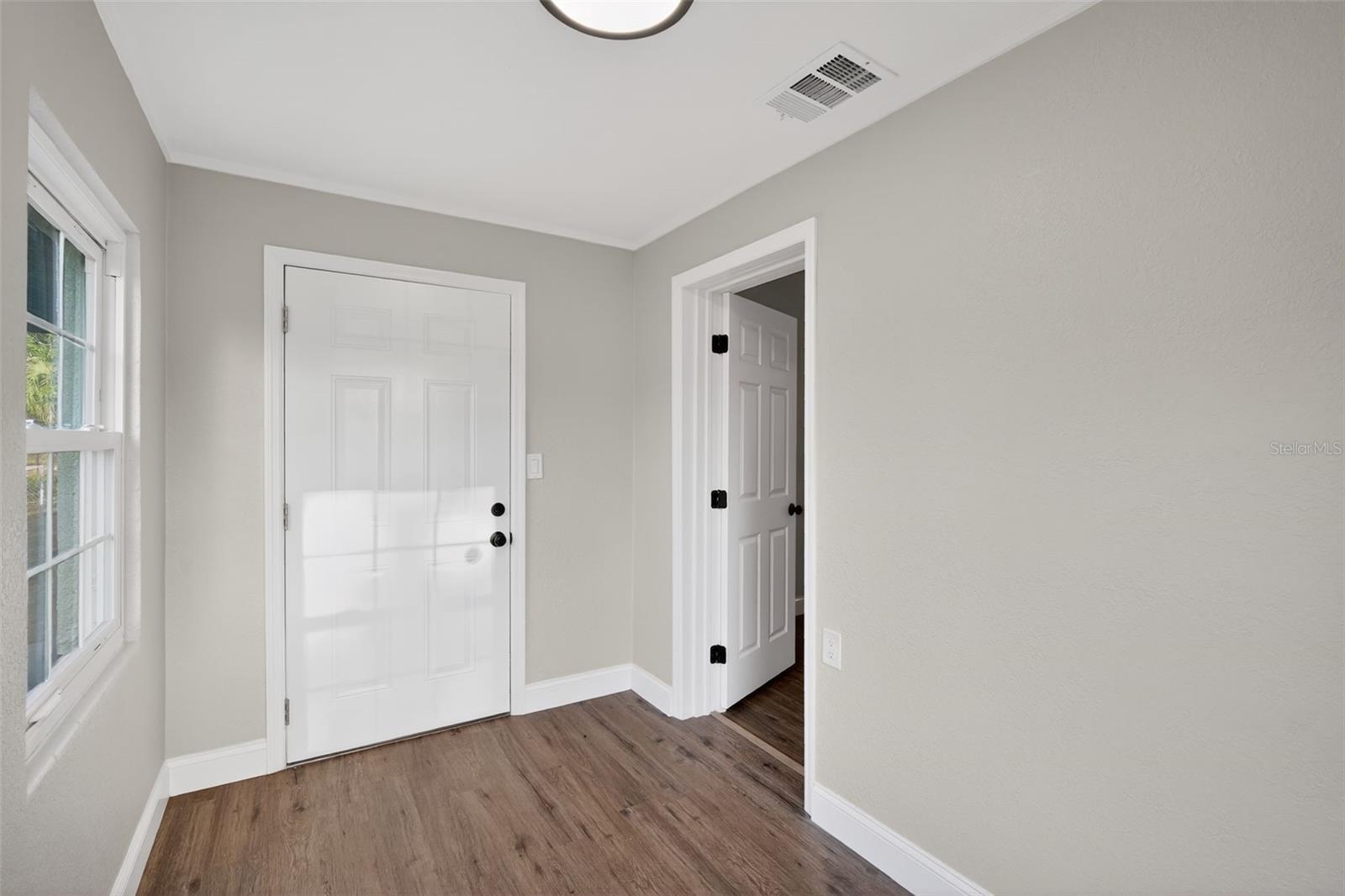 Image 10 of 28 For 305 Hennessee Street