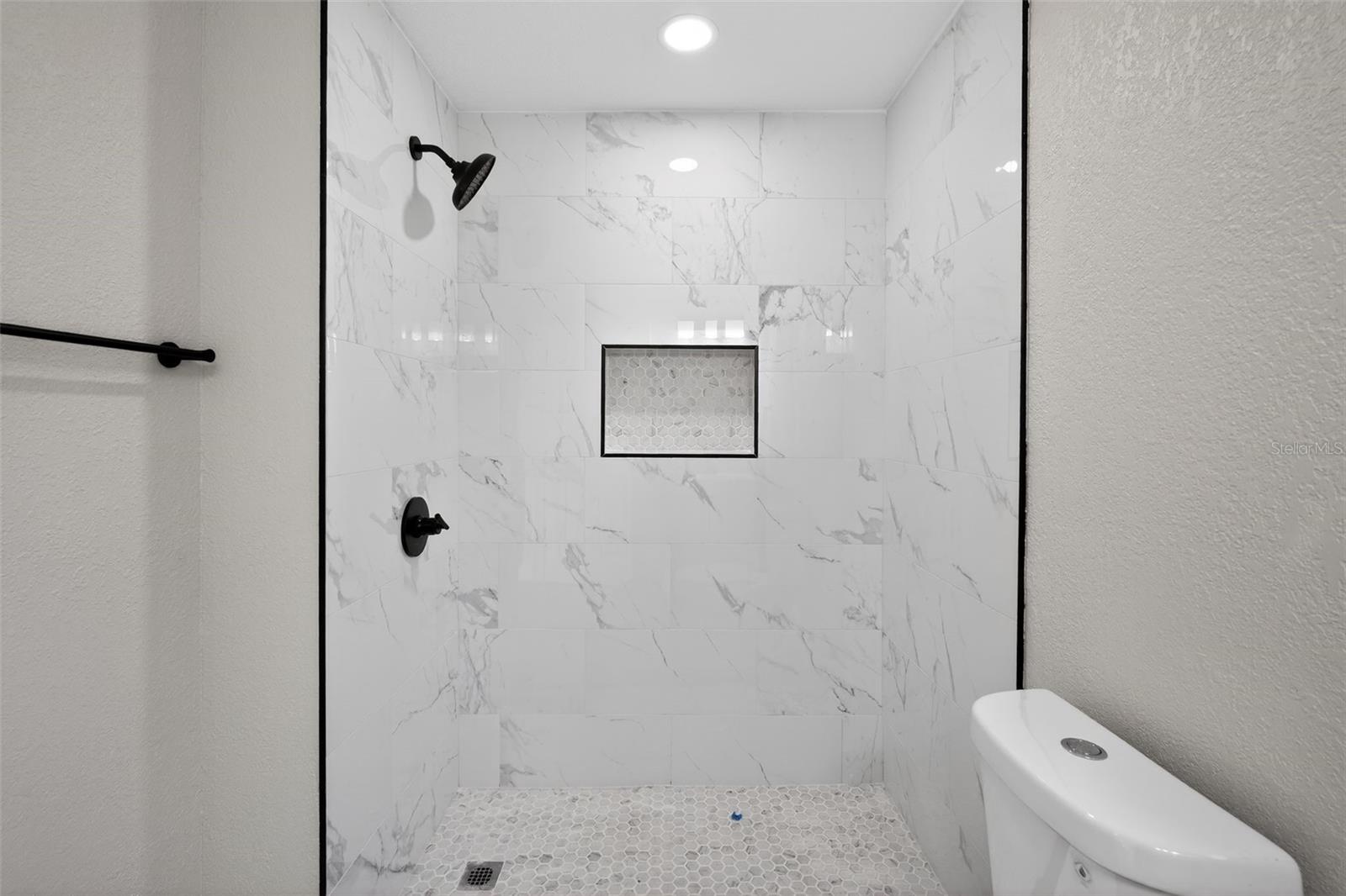 Image 20 of 28 For 305 Hennessee Street