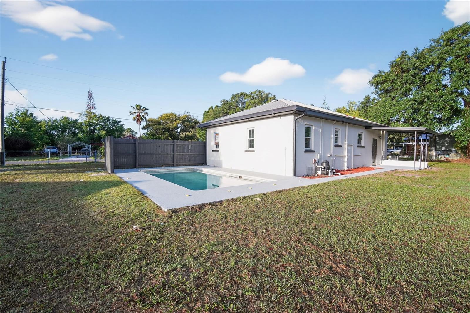 Image 25 of 28 For 305 Hennessee Street