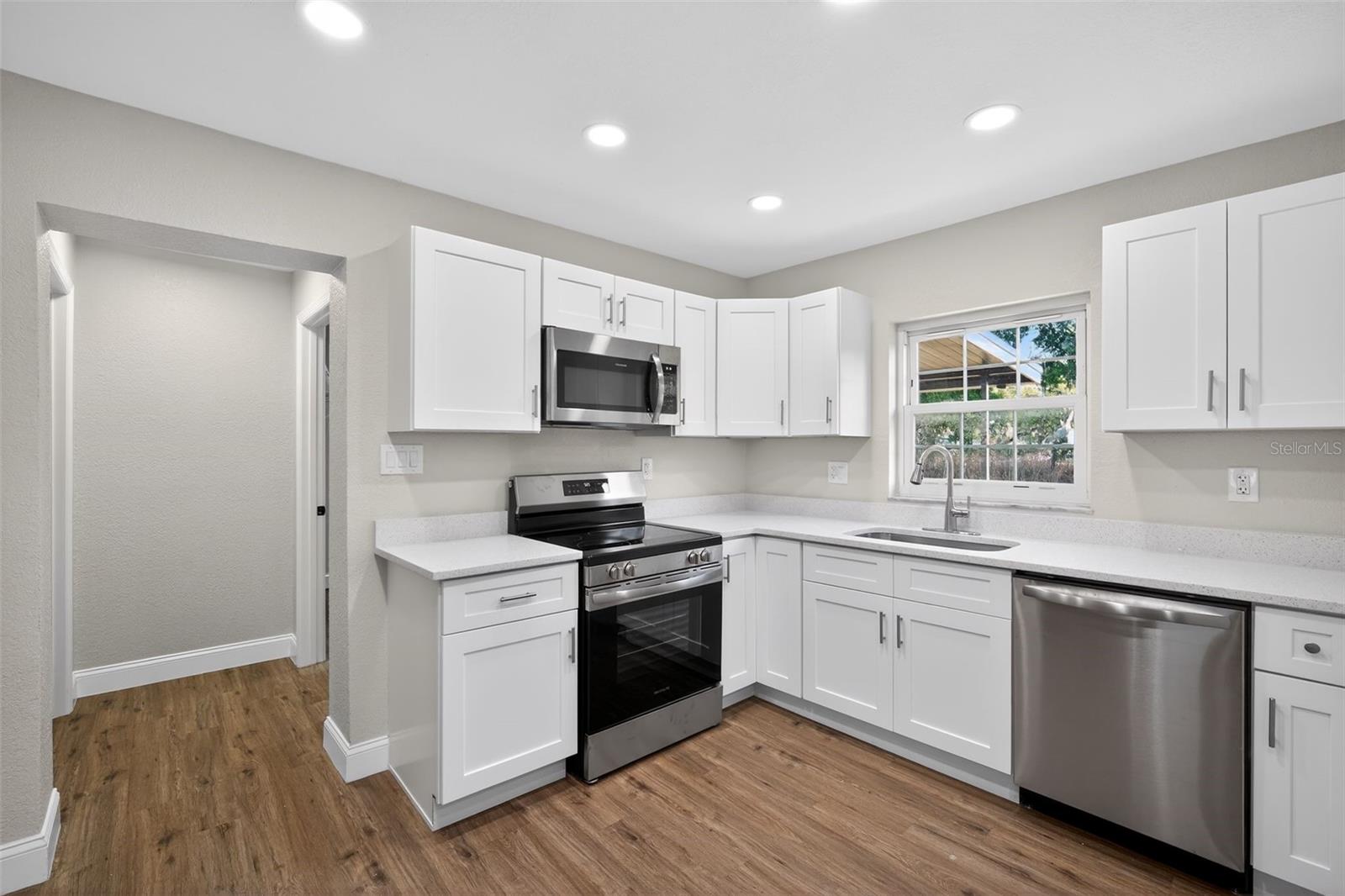 Image 7 of 28 For 305 Hennessee Street