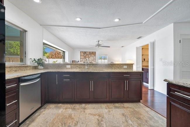 Image 11 of 42 For 101 Mariner Way