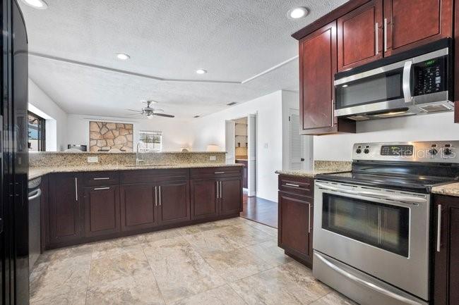 Image 7 of 42 For 101 Mariner Way