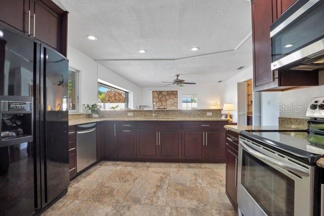 Image 9 of 42 For 101 Mariner Way